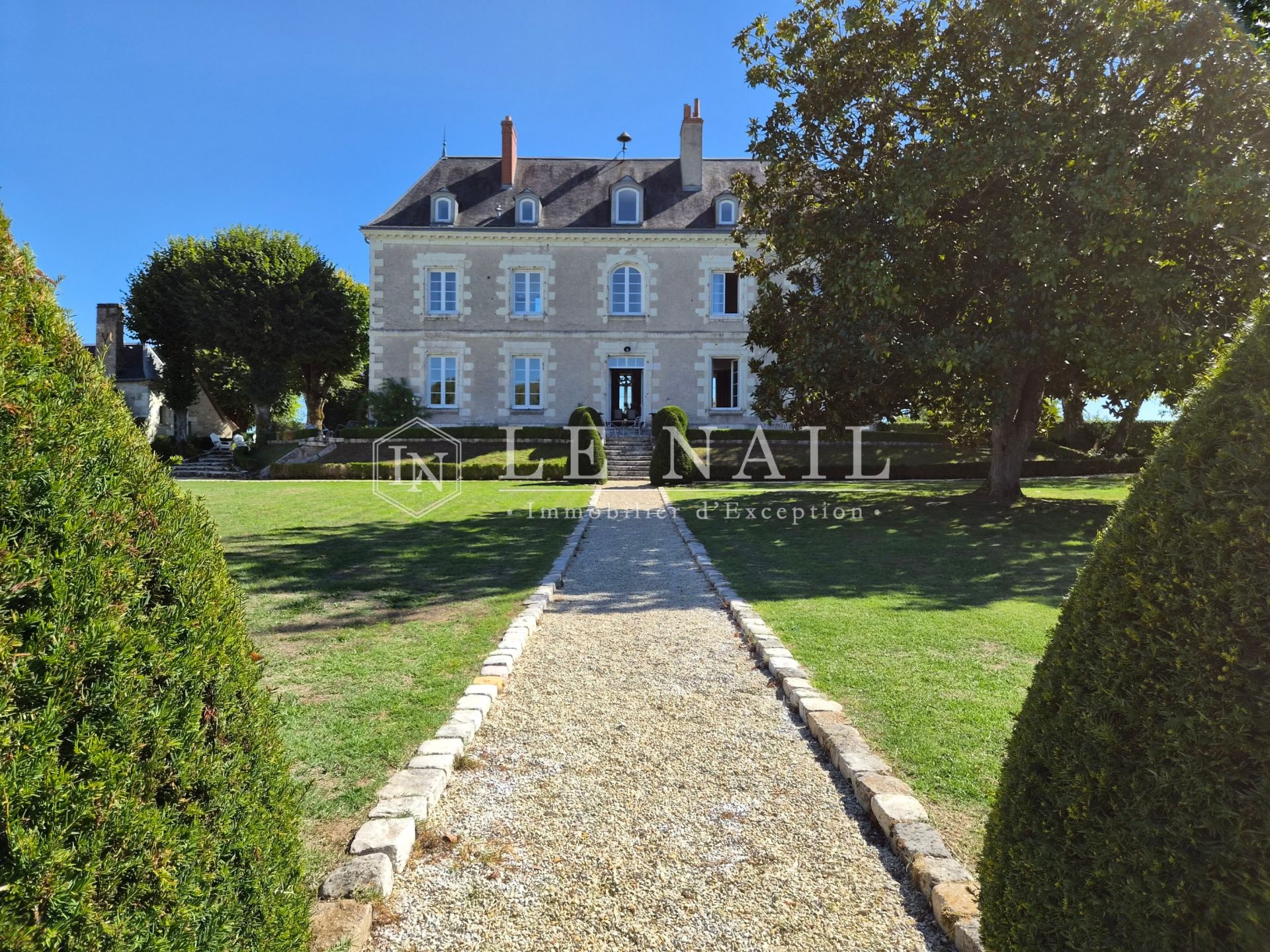 property 8 rooms for sale on TOURS (37000)