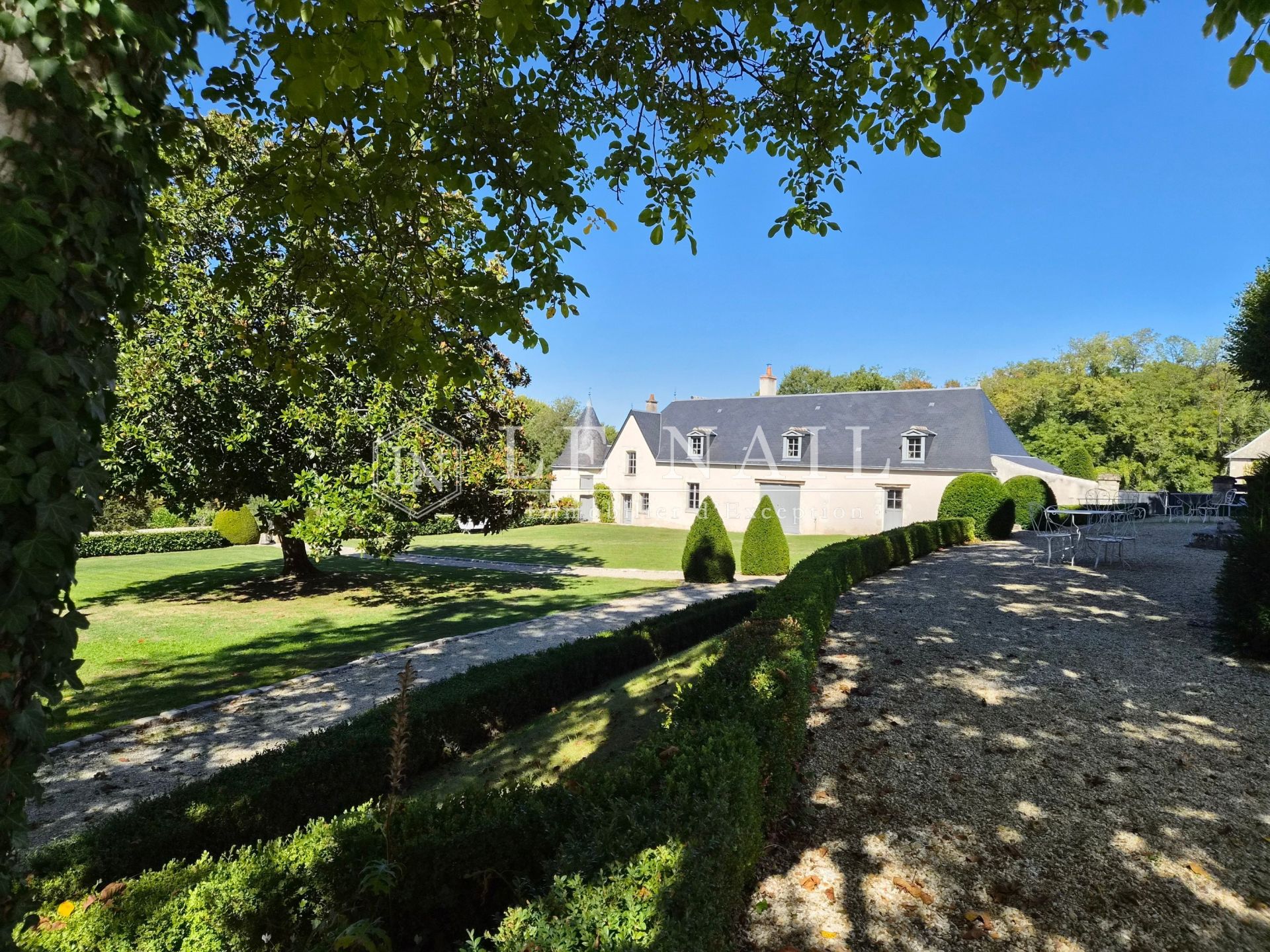 property 8 rooms for sale on TOURS (37000)