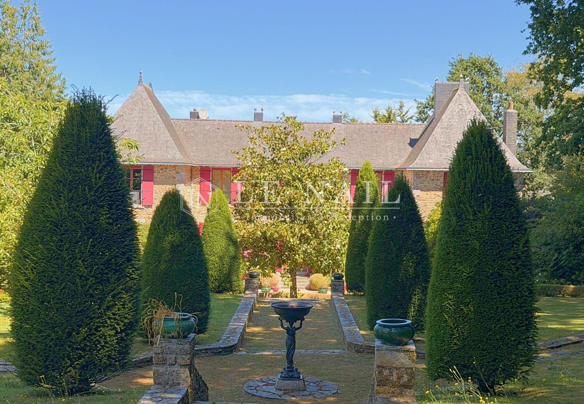 castle 9 rooms for sale on MONCONTOUR (22510)
