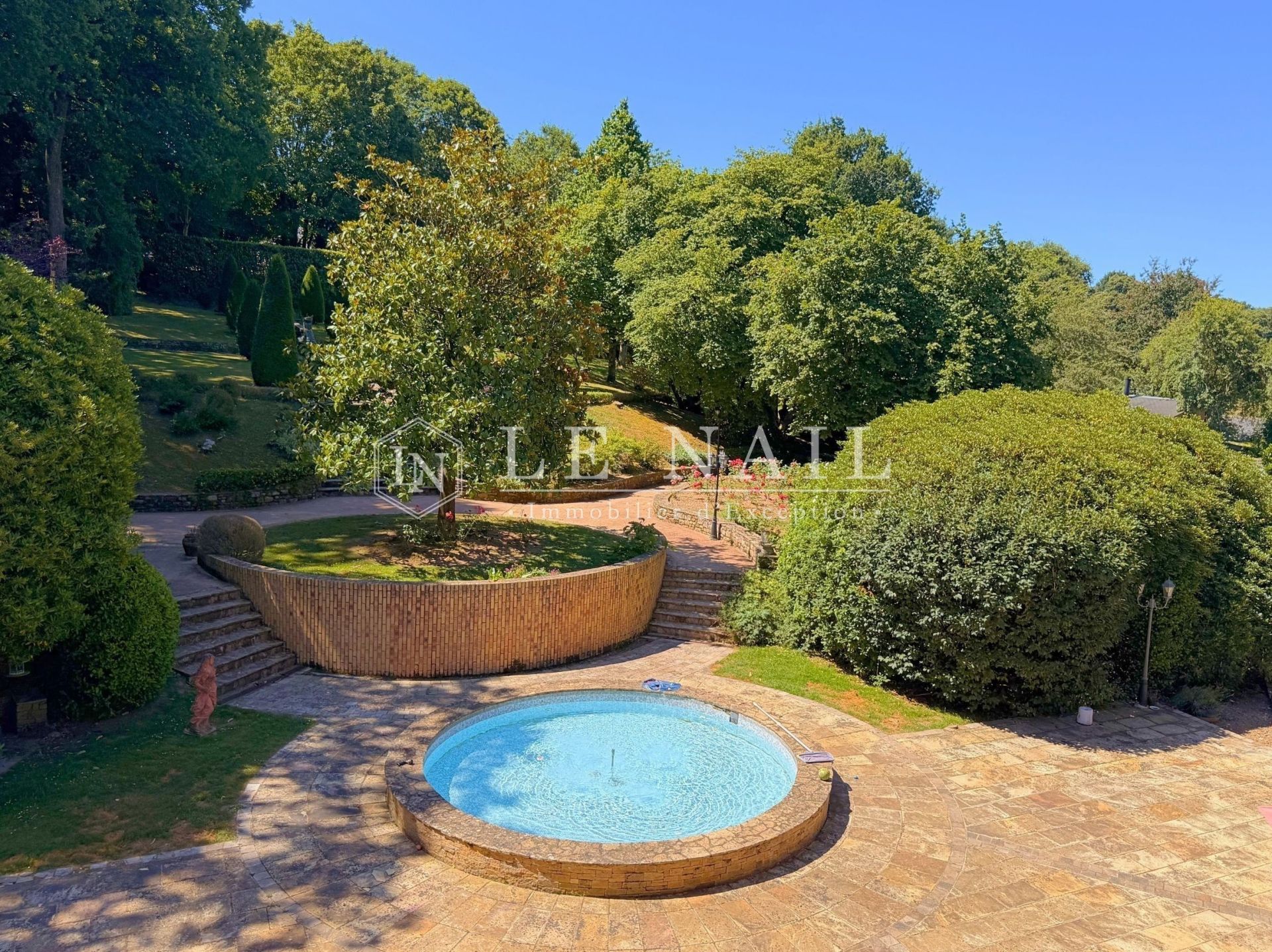 castle 9 rooms for sale on MONCONTOUR (22510)