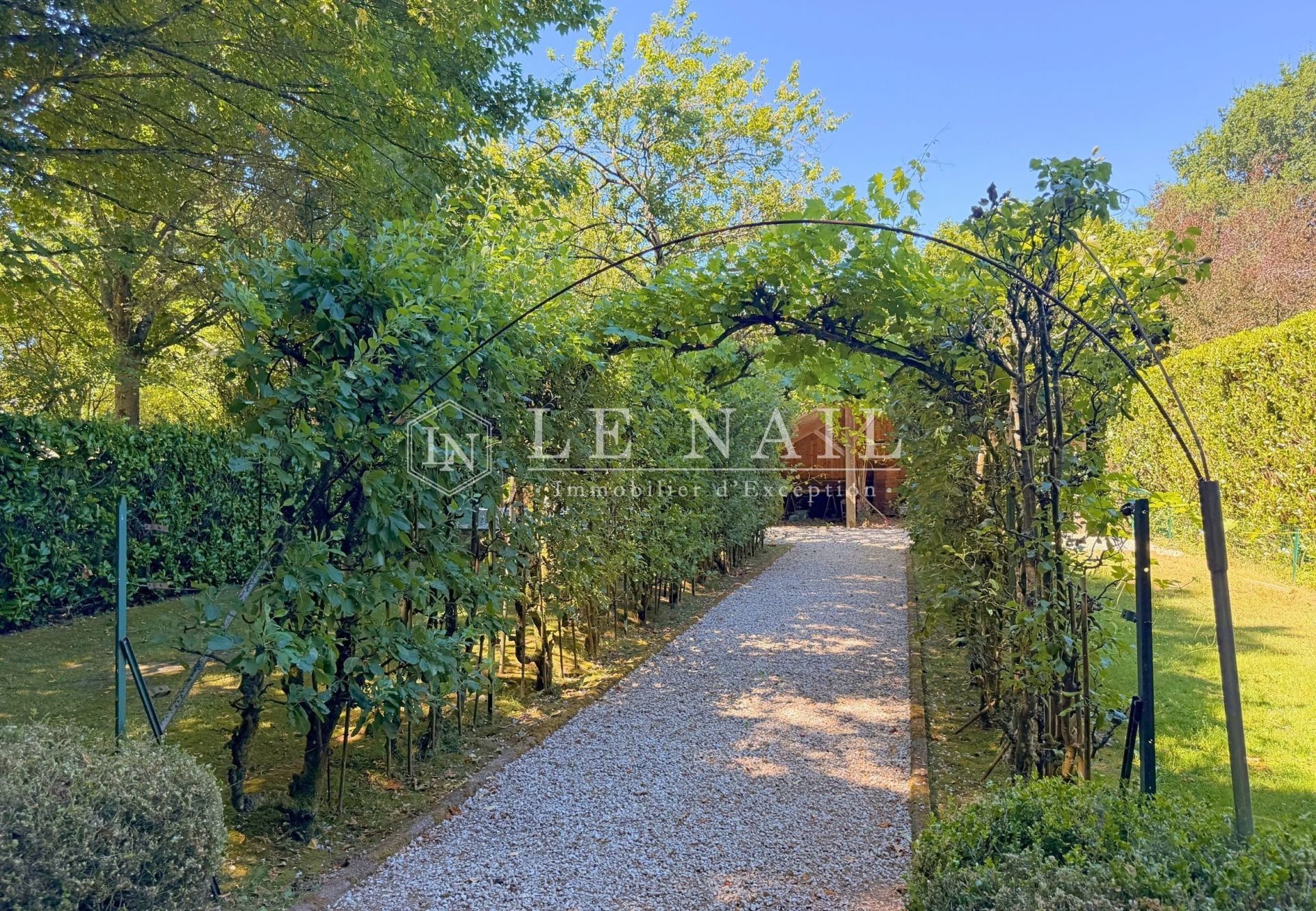 castle 9 rooms for sale on MONCONTOUR (22510)