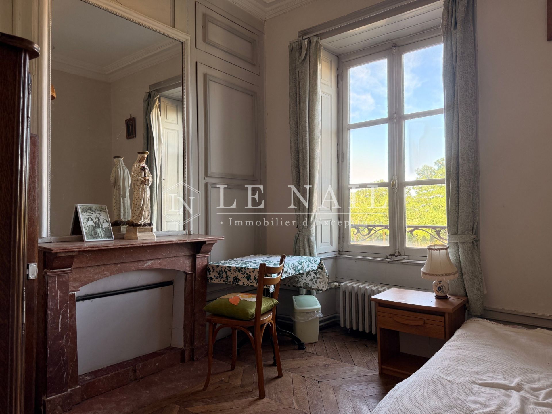 castle 20 rooms for sale on MESLAY DU MAINE (53170)