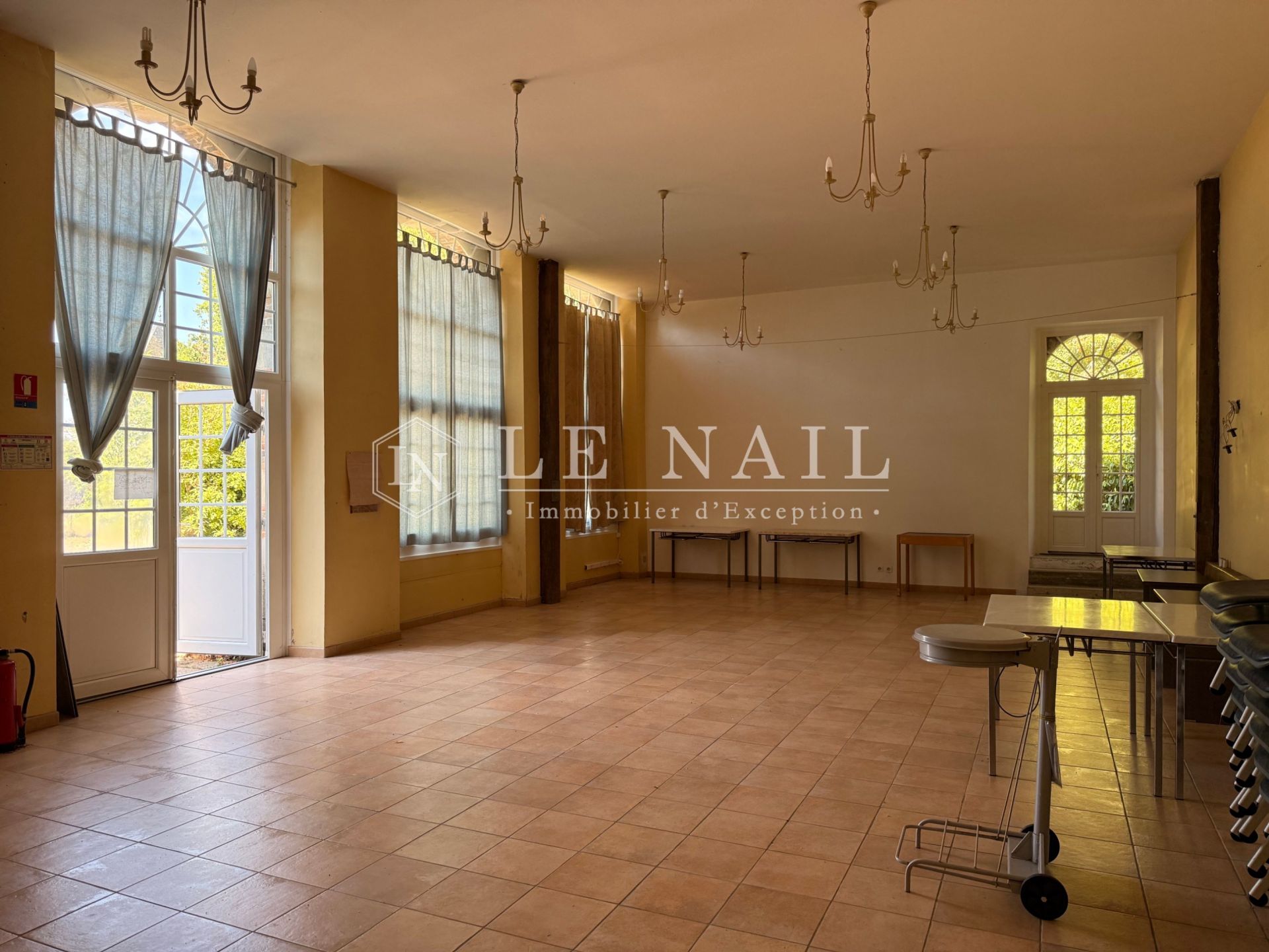 castle 20 rooms for sale on MESLAY DU MAINE (53170)