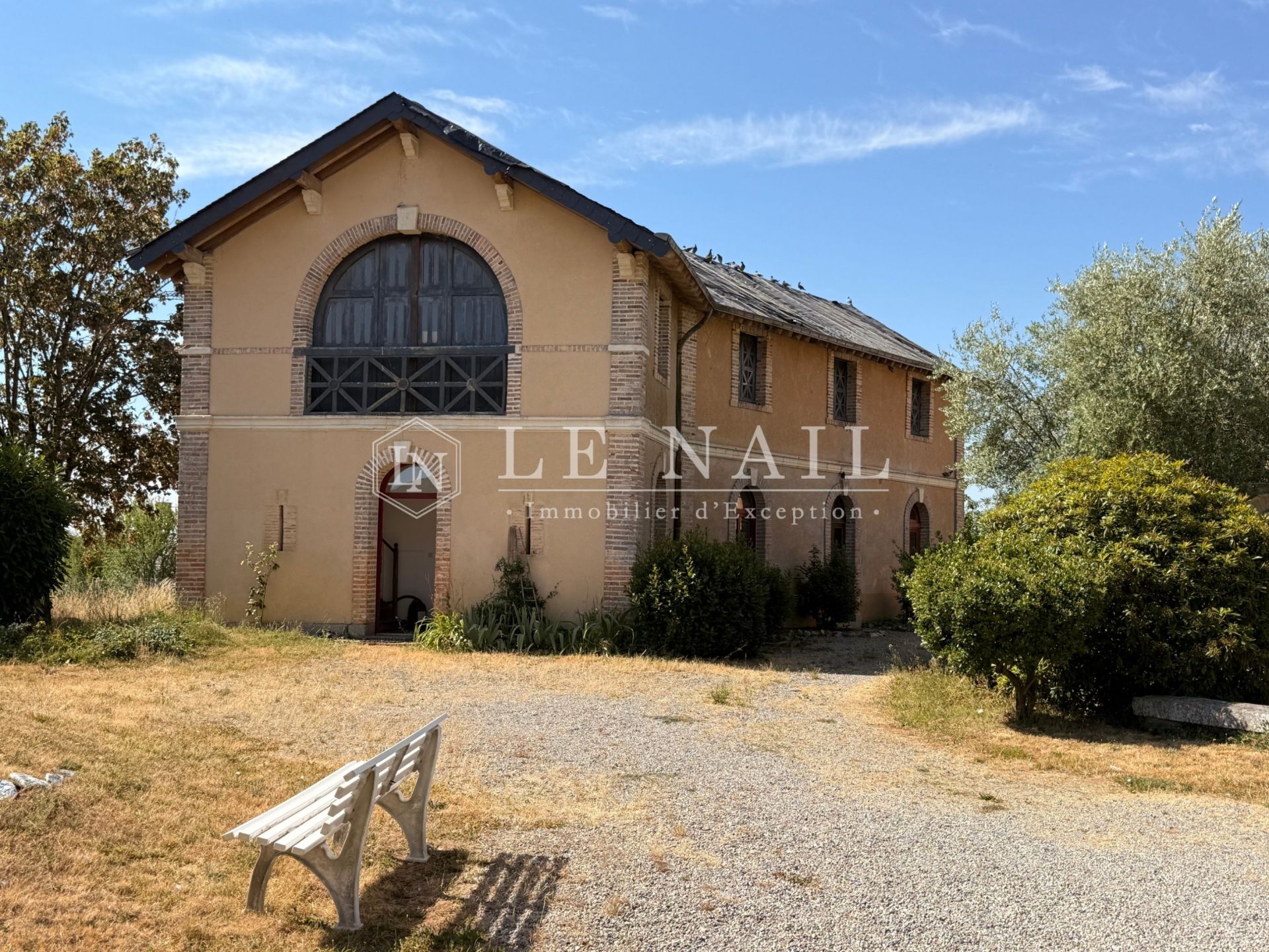 castle 20 rooms for sale on MESLAY DU MAINE (53170)