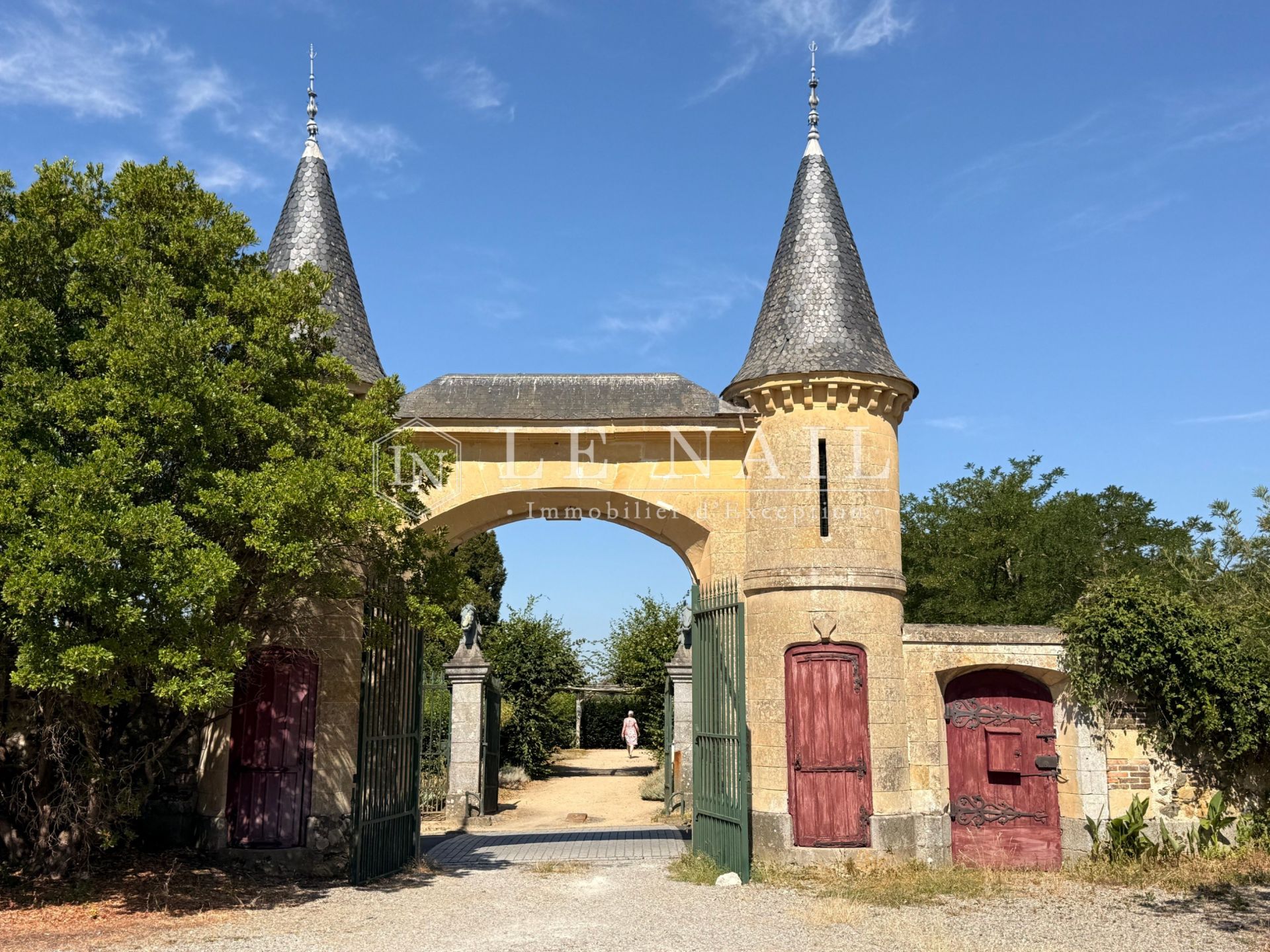 castle 20 rooms for sale on MESLAY DU MAINE (53170)