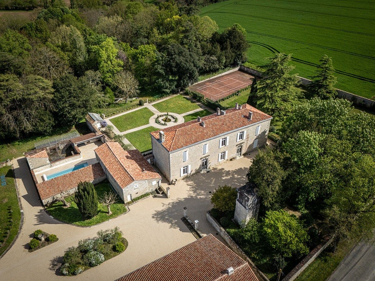 propriété 12 pièces en vente à FONTENAY LE COMTE (85200)