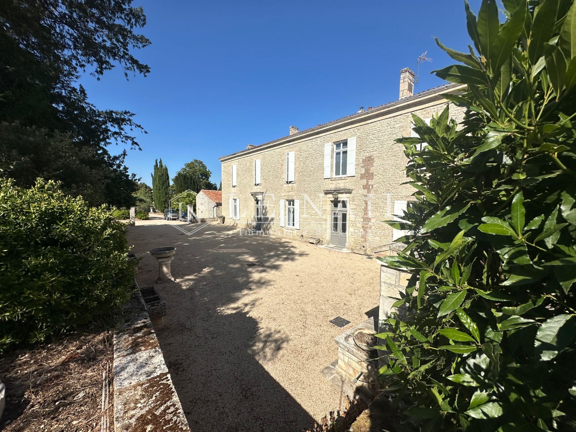 propriété 12 pièces en vente à FONTENAY LE COMTE (85200)