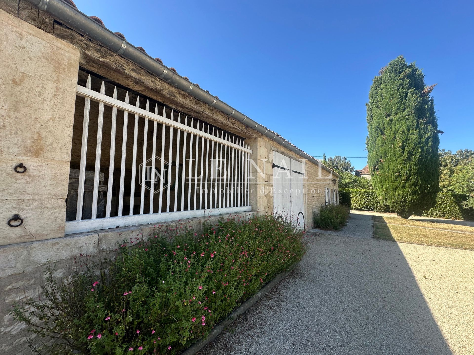 propriété 12 pièces en vente à FONTENAY LE COMTE (85200)