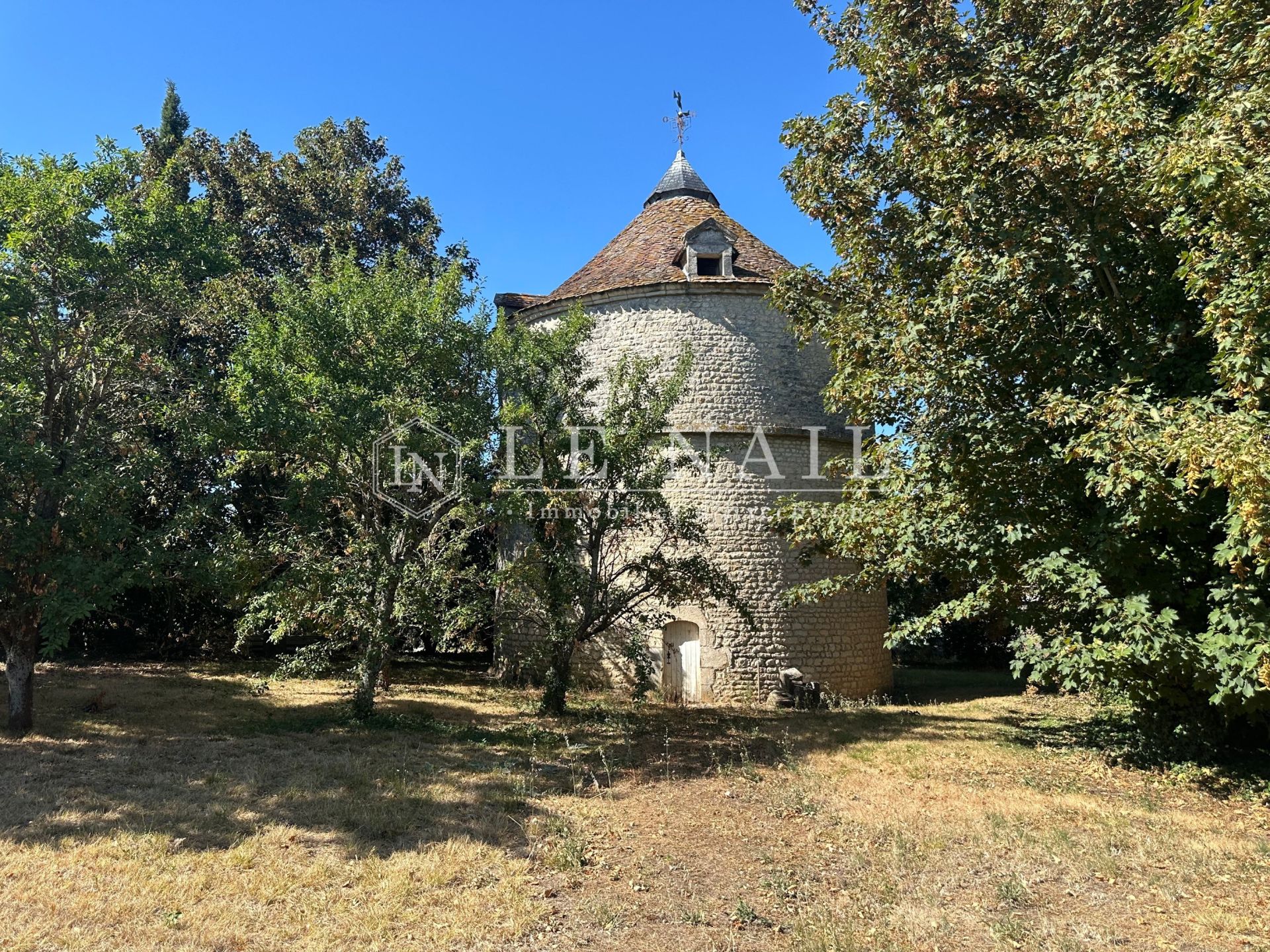propriété 12 pièces en vente à FONTENAY LE COMTE (85200)