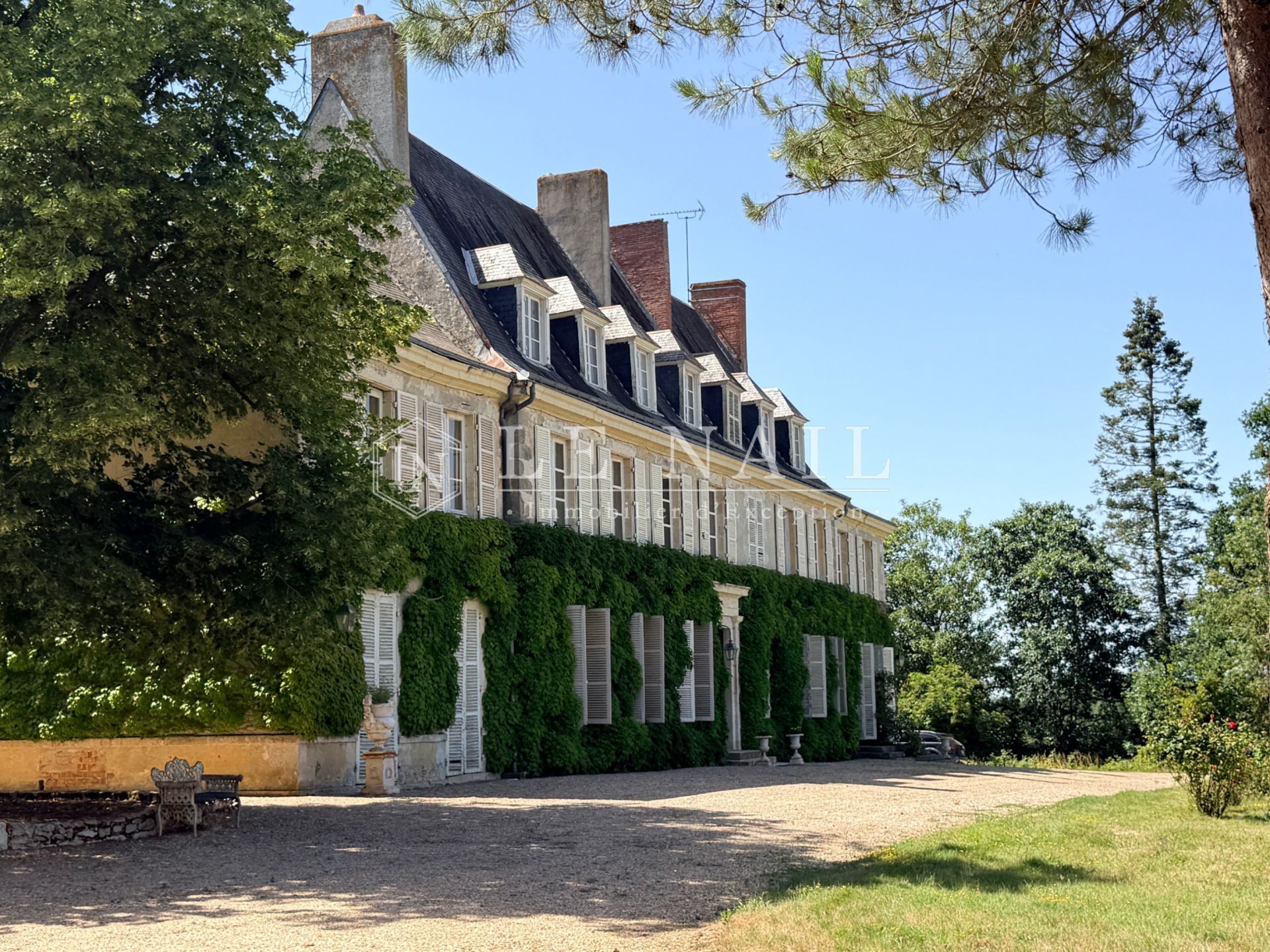 château 16 pièces en vente à AIRVAULT (79600)
