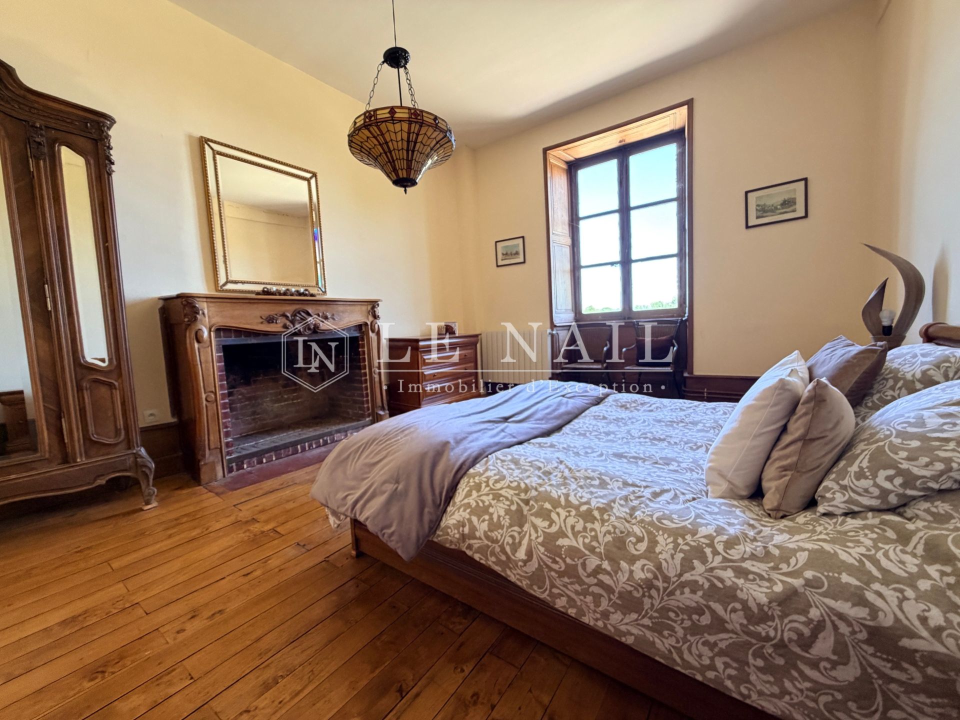 château 16 pièces en vente à AIRVAULT (79600)