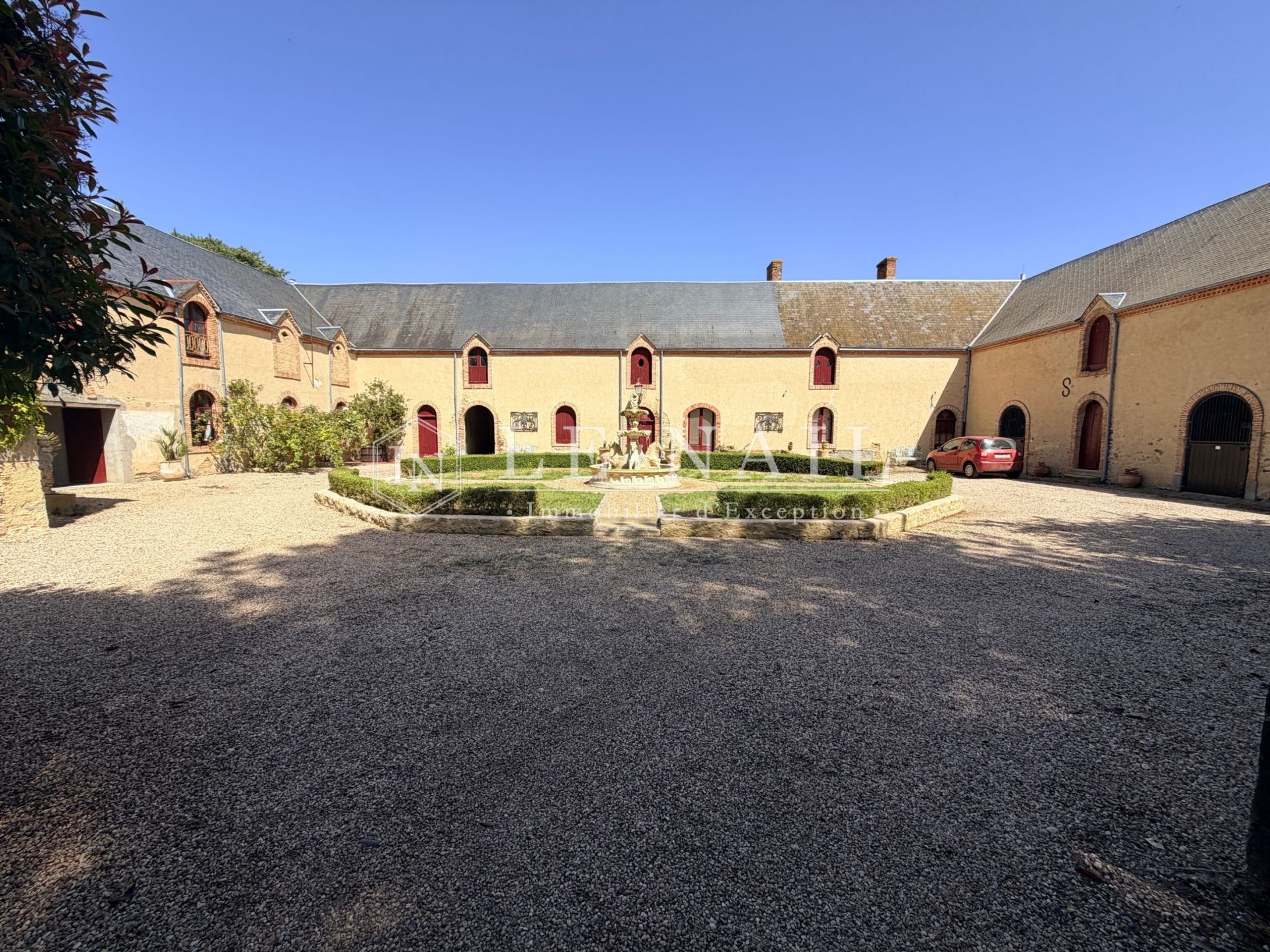 château 16 pièces en vente à AIRVAULT (79600)