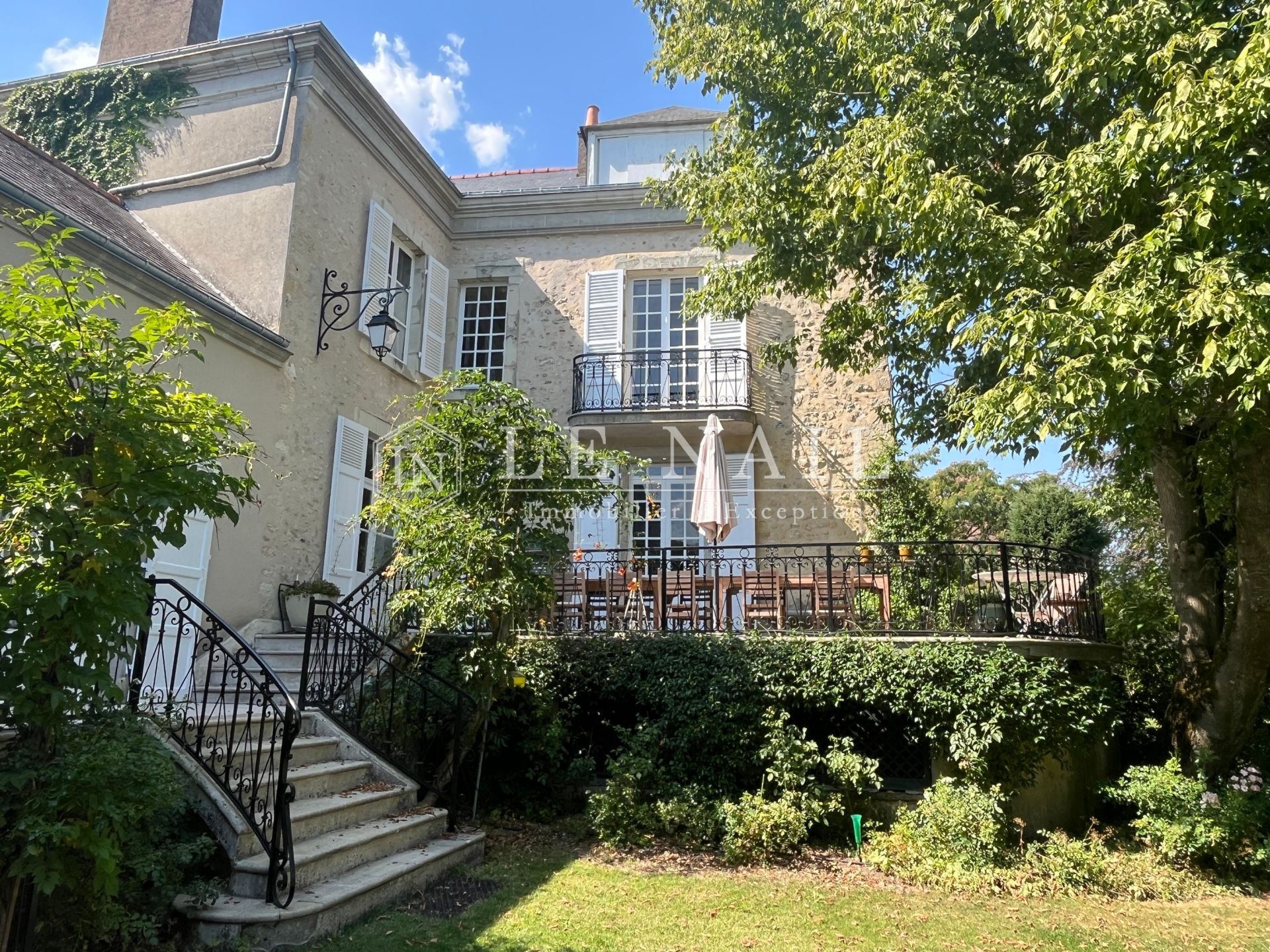 mansion 16 rooms for sale on SABLE SUR SARTHE (72300)