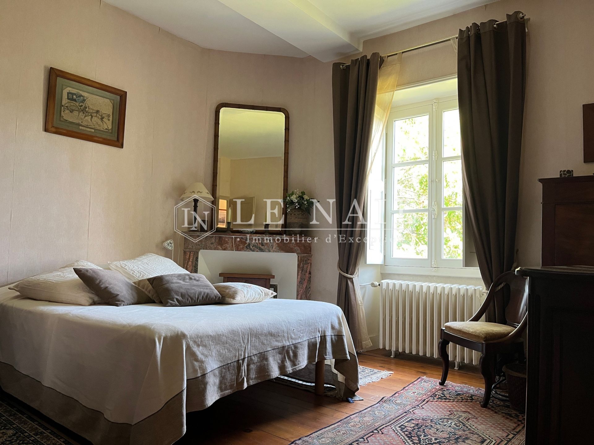 mansion 16 rooms for sale on SABLE SUR SARTHE (72300)