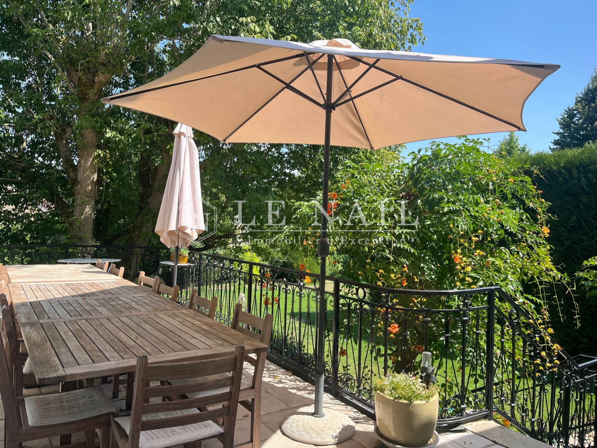 mansion 16 rooms for sale on SABLE SUR SARTHE (72300)
