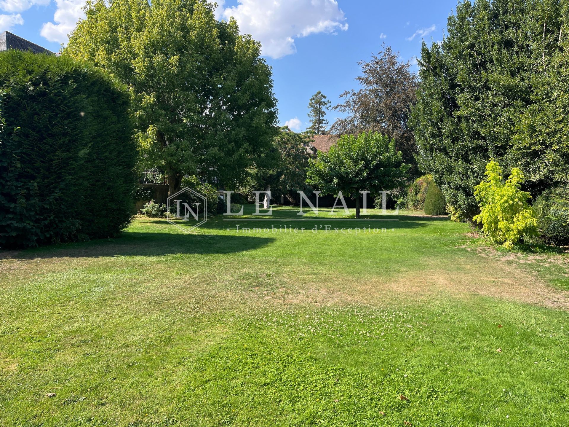 mansion 16 rooms for sale on SABLE SUR SARTHE (72300)