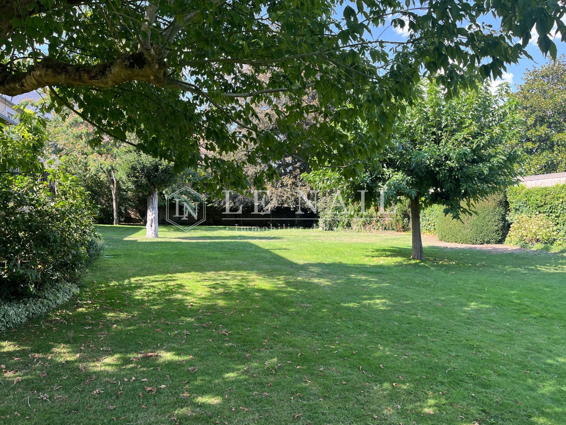 mansion 16 rooms for sale on SABLE SUR SARTHE (72300)