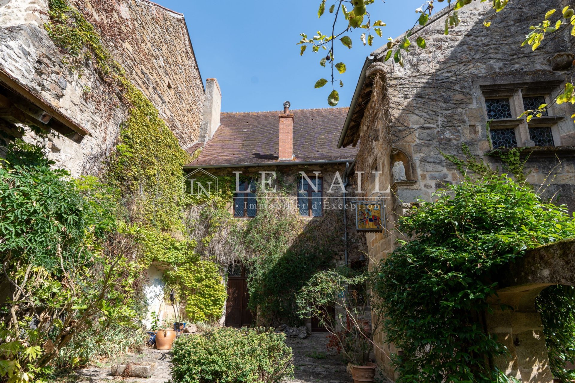 townhouse 4 rooms for sale on SOUVIGNY (03210)