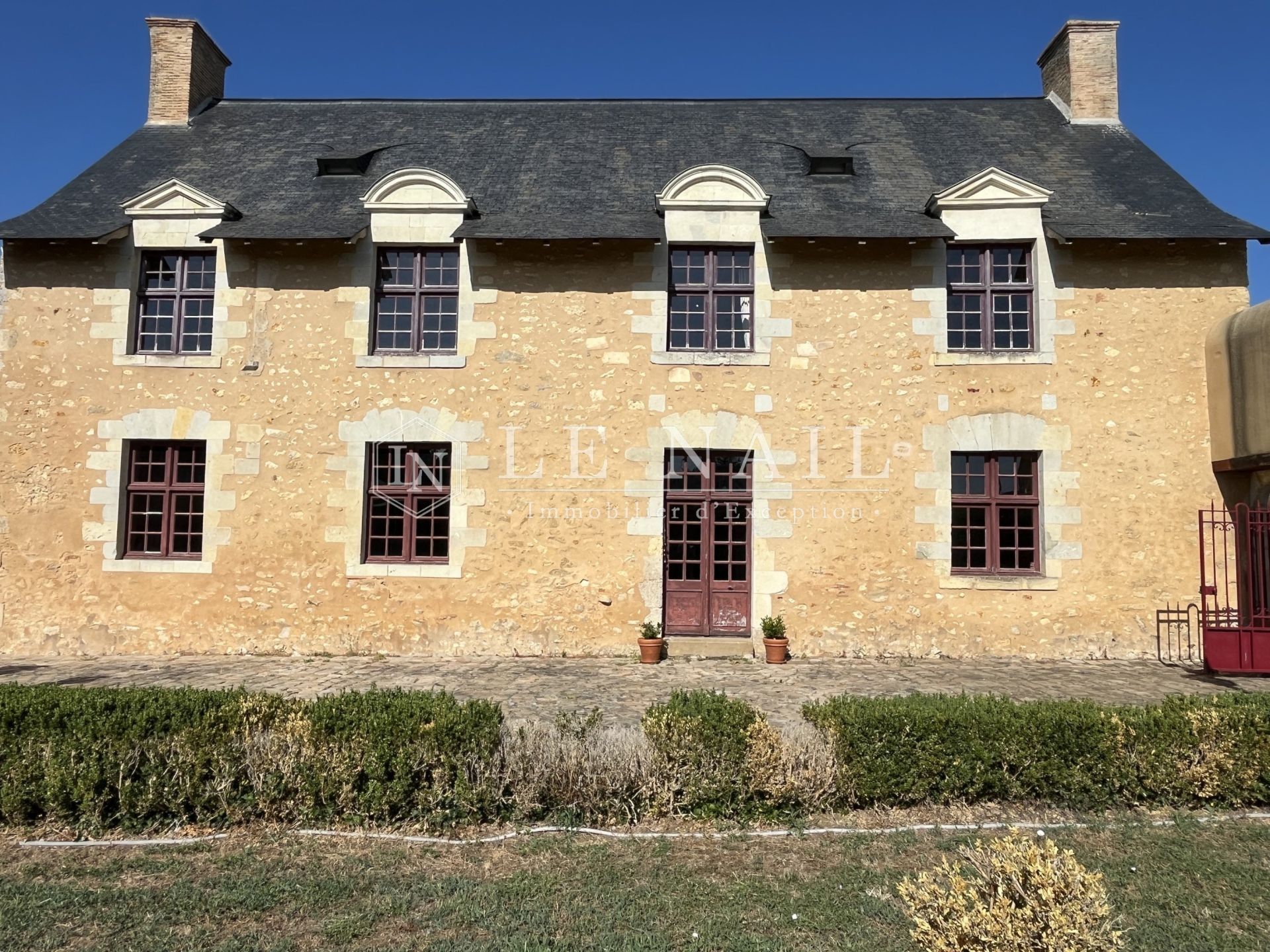 manoir 8 pièces en vente à LA FLECHE (72200)