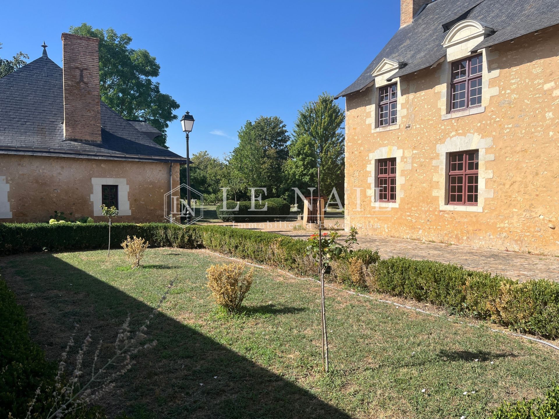 manoir 8 pièces en vente à LA FLECHE (72200)