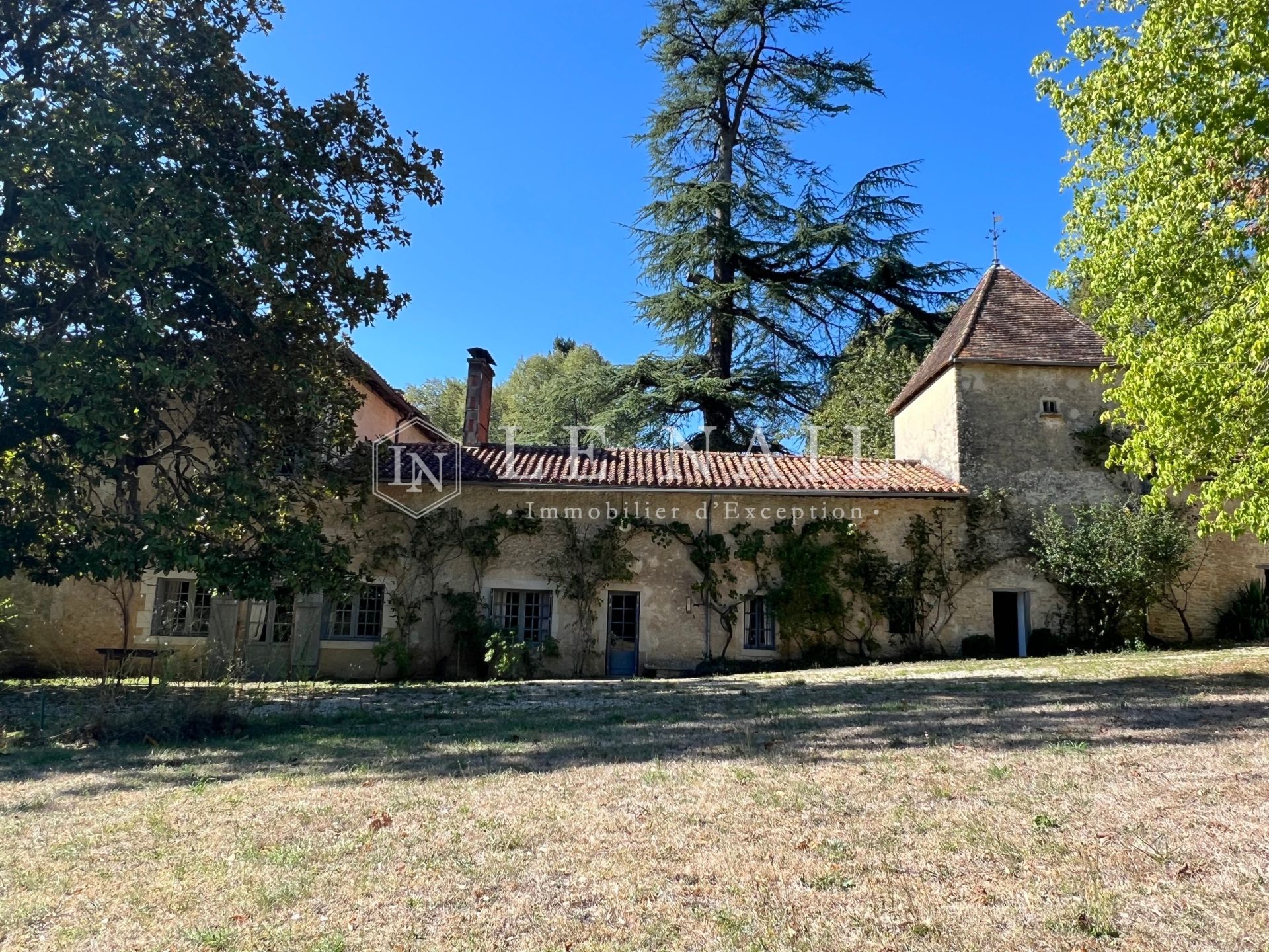 property 14 rooms for sale on ANGOULEME (16000)