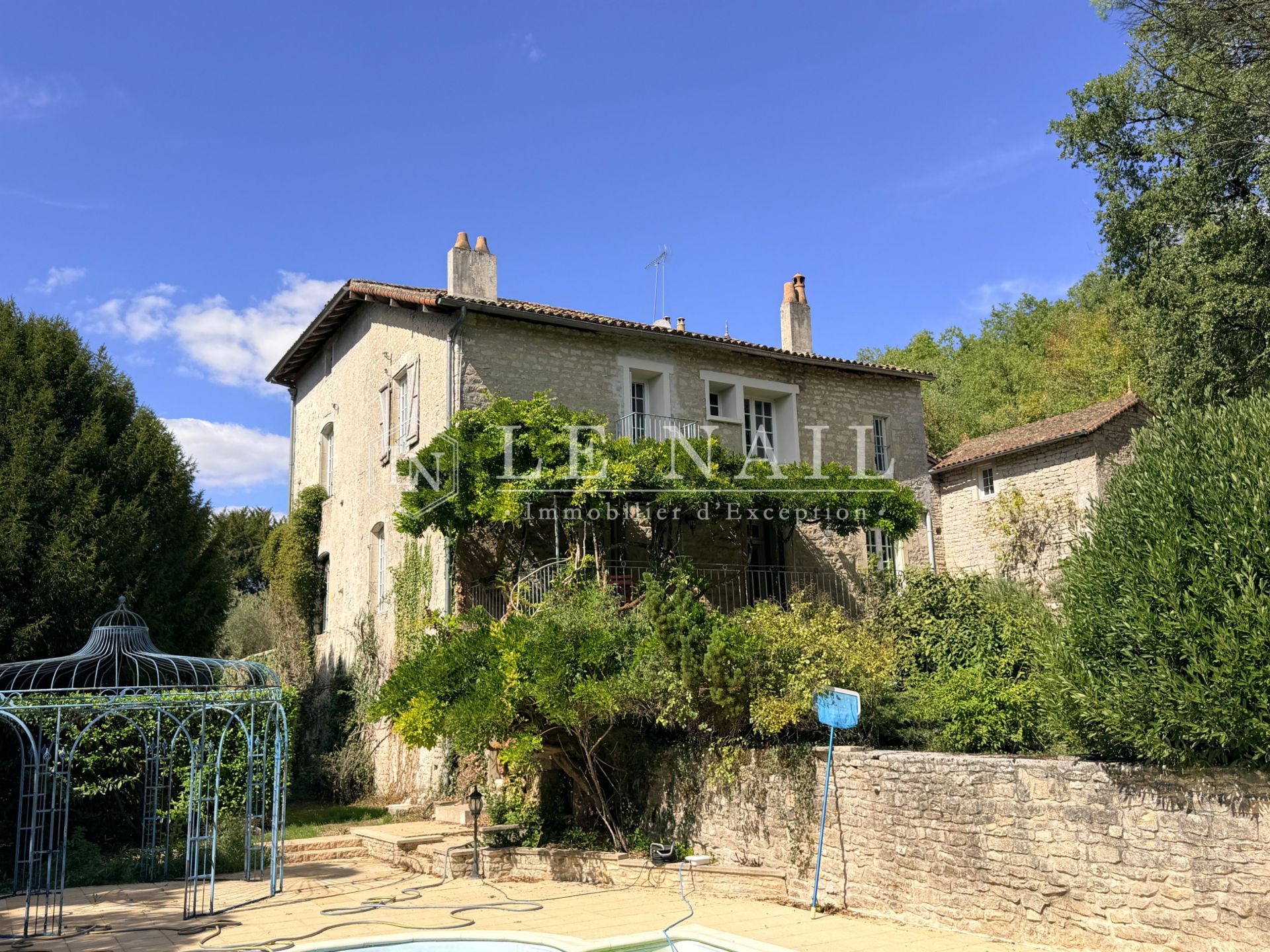 house 17 rooms for sale on RUFFEC (16700)