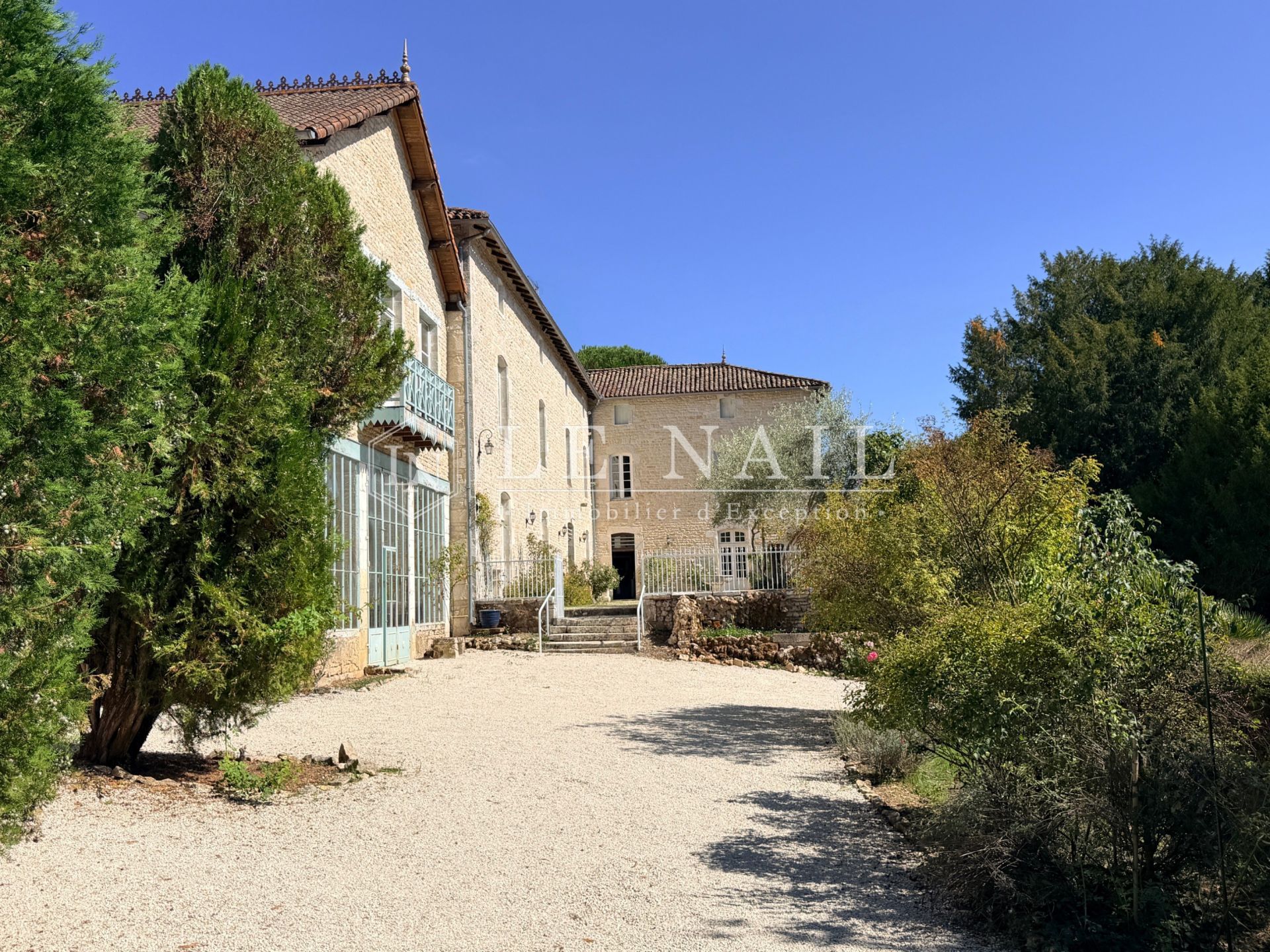house 17 rooms for sale on RUFFEC (16700)