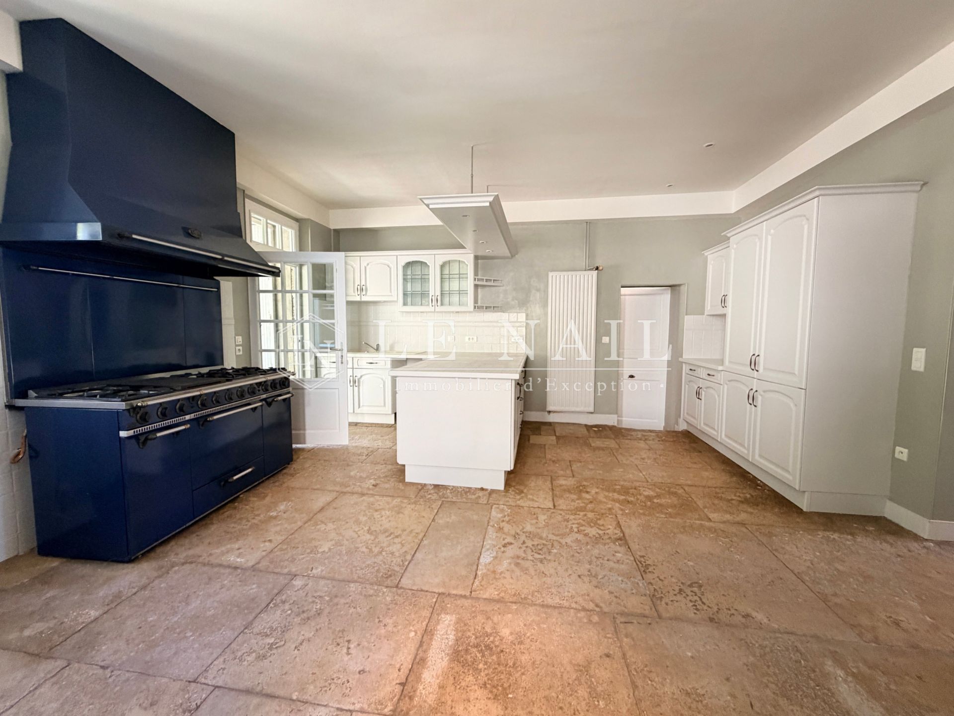 house 17 rooms for sale on RUFFEC (16700)