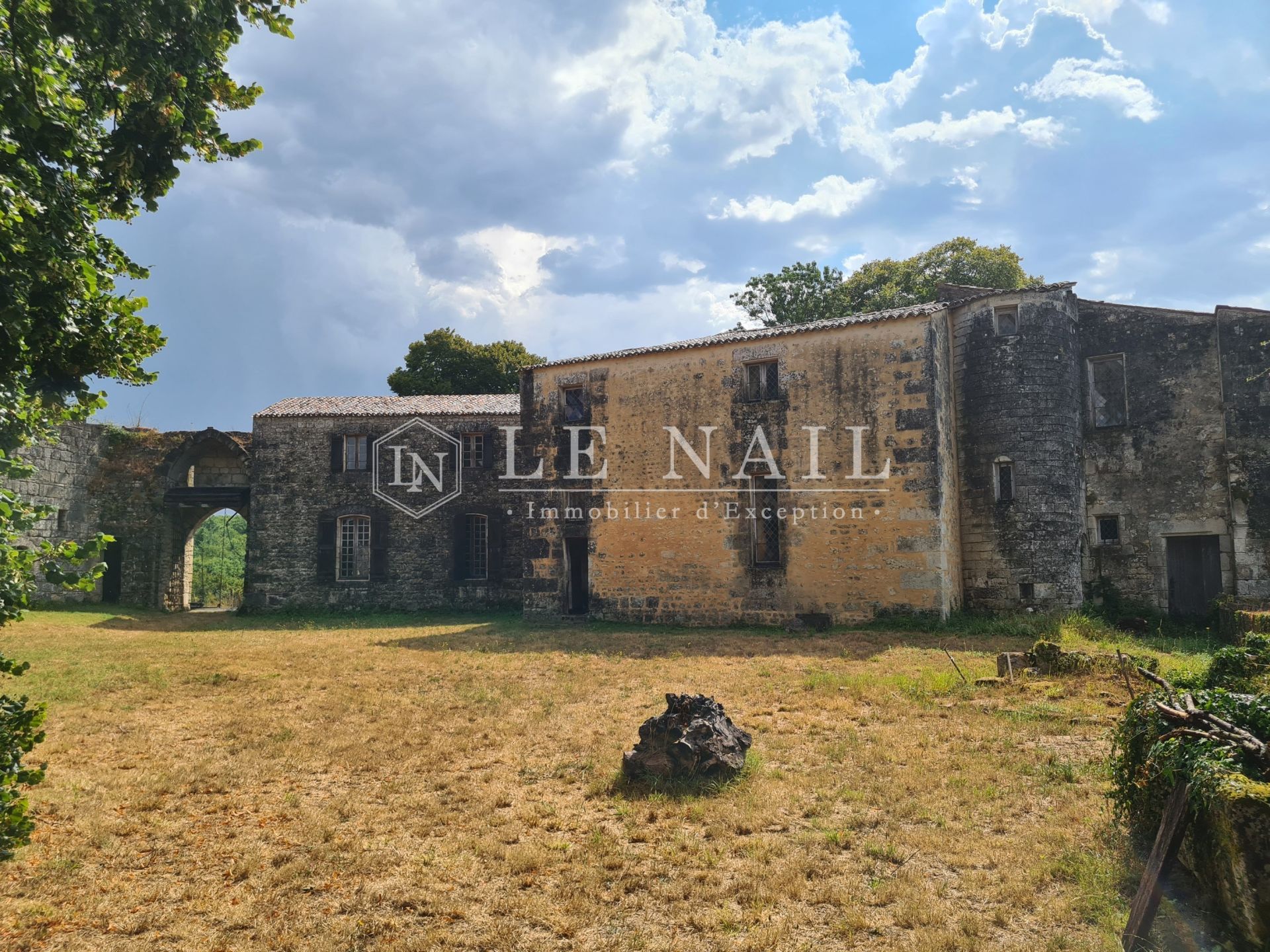 castle 12 rooms for sale on SAINTES (17100)