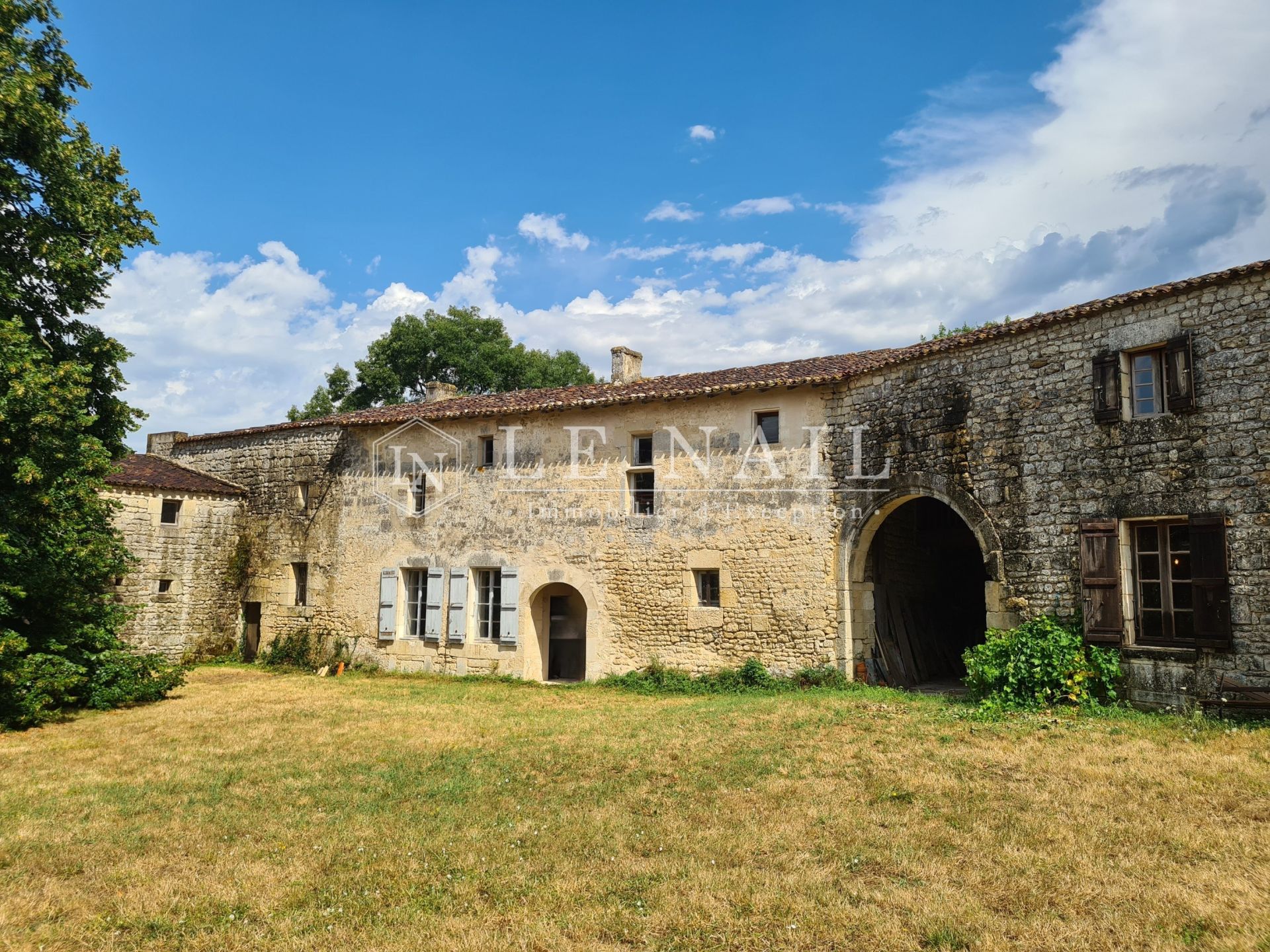 castle 12 rooms for sale on SAINTES (17100)