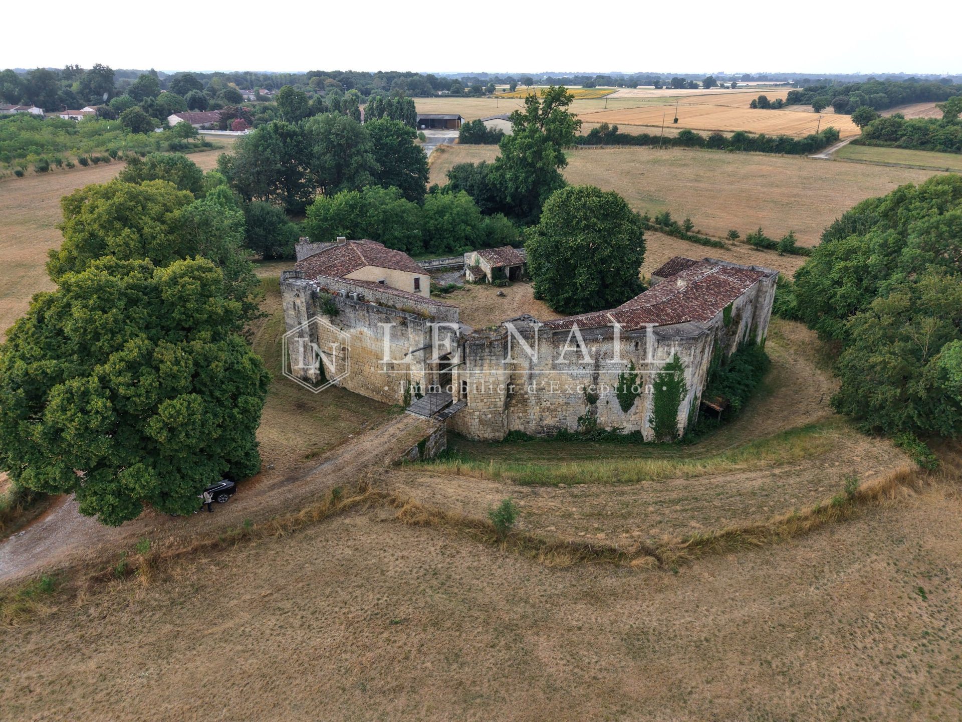 castle 12 rooms for sale on SAINTES (17100)