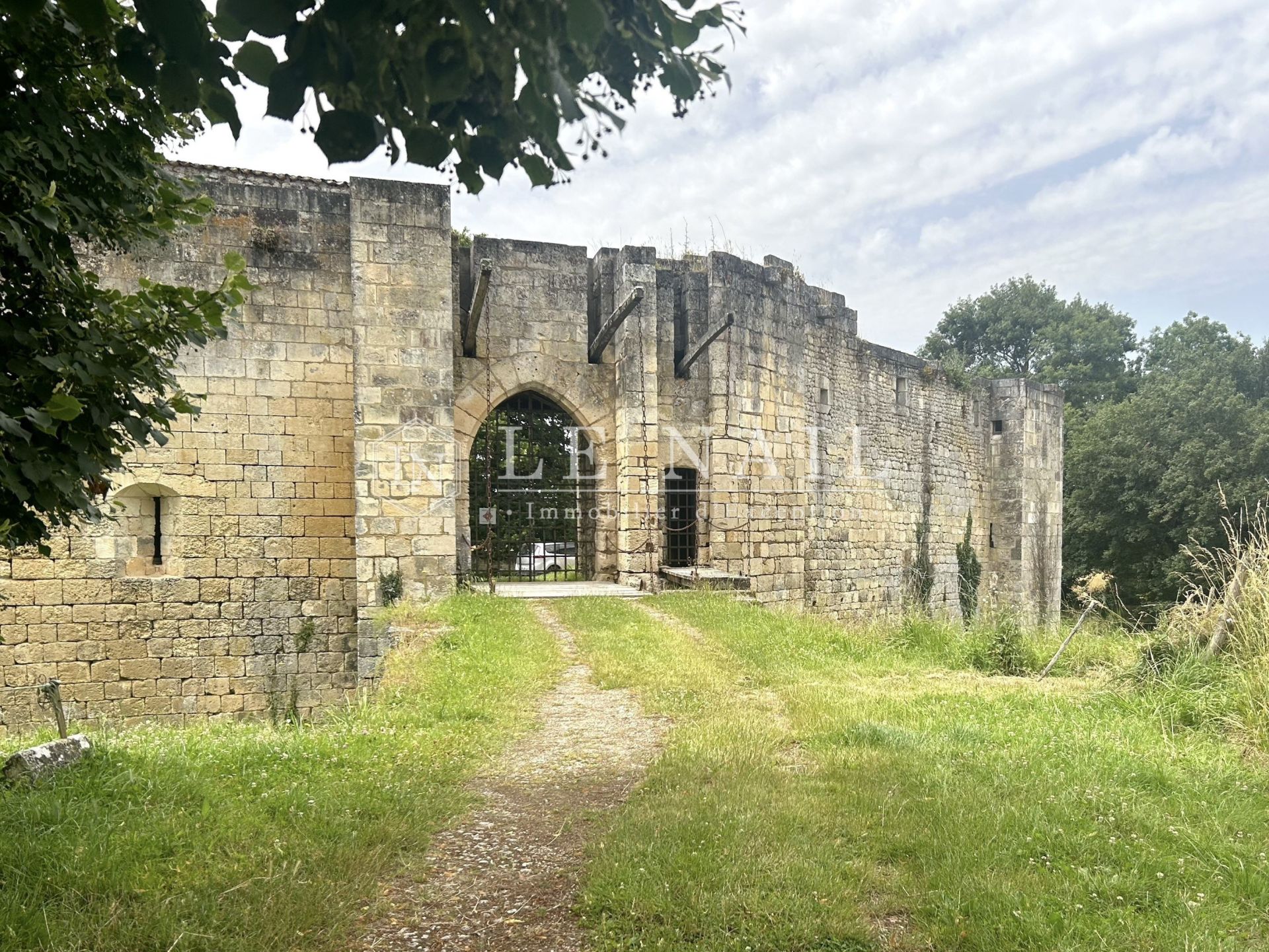 castle 12 rooms for sale on SAINTES (17100)