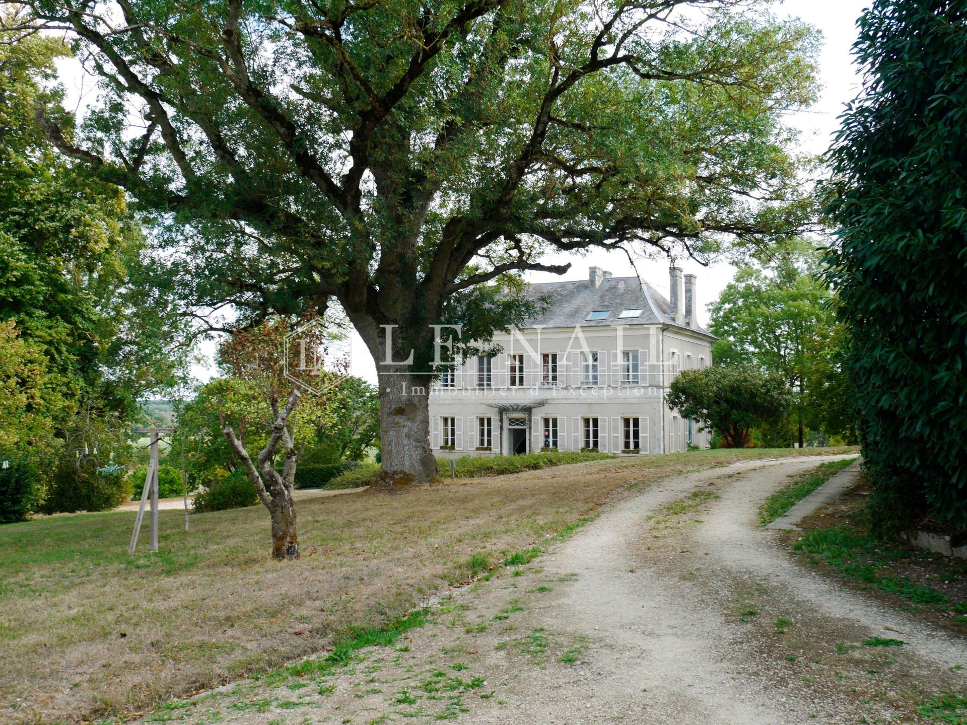 castle 14 rooms for sale on BOURGES (18000)