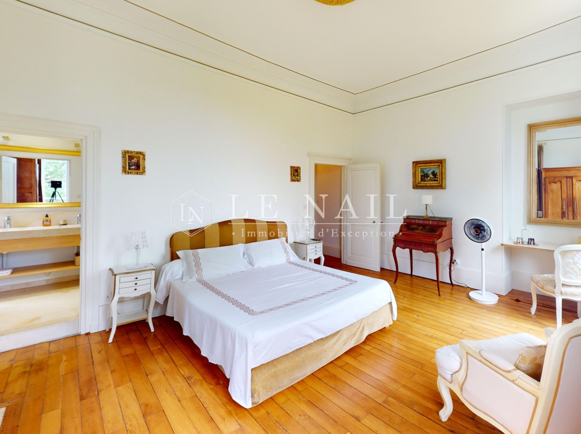castle 14 rooms for sale on BOURGES (18000)