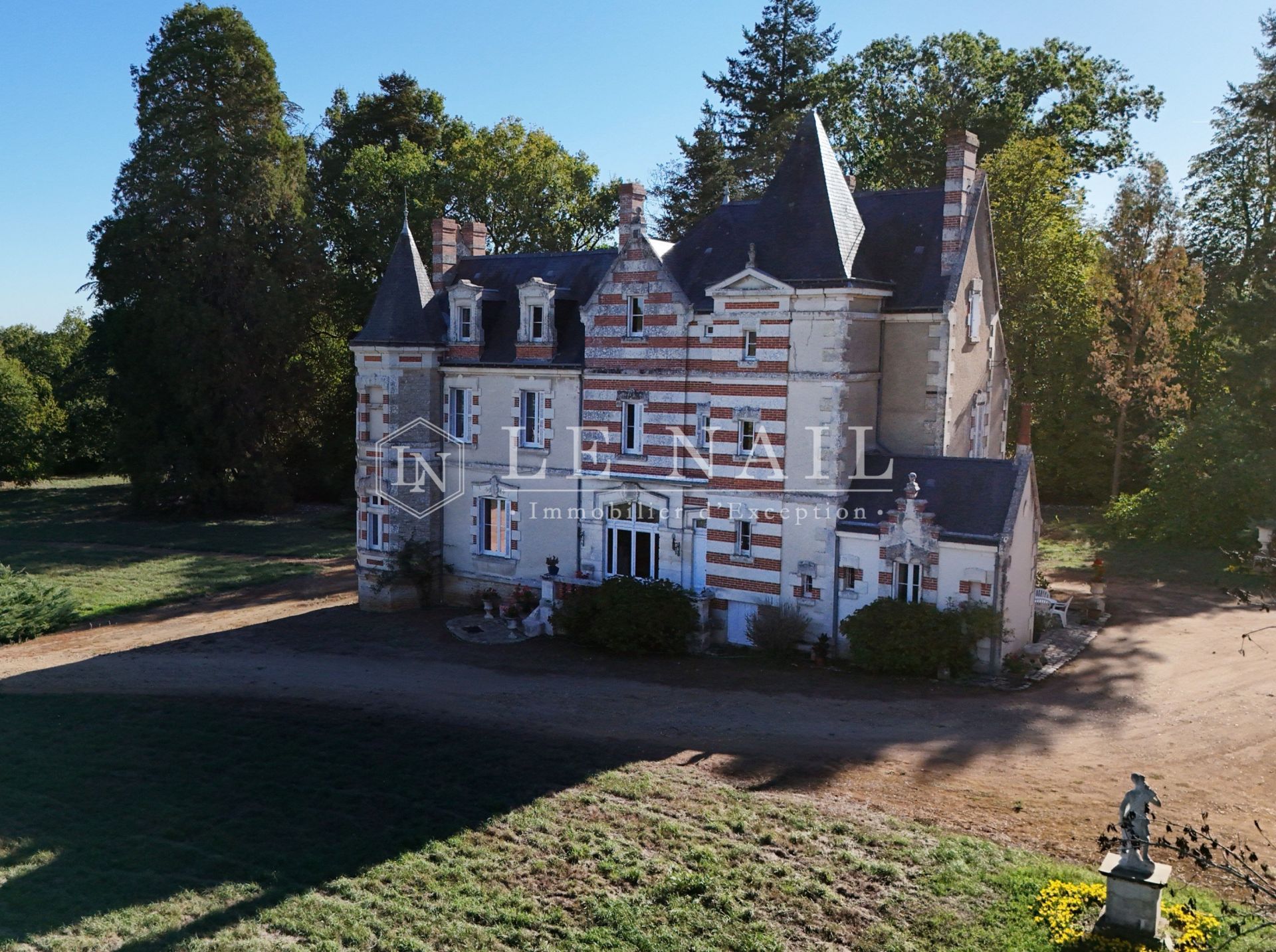 castle 13 rooms for sale on ST MAIXENT L ECOLE (79400)