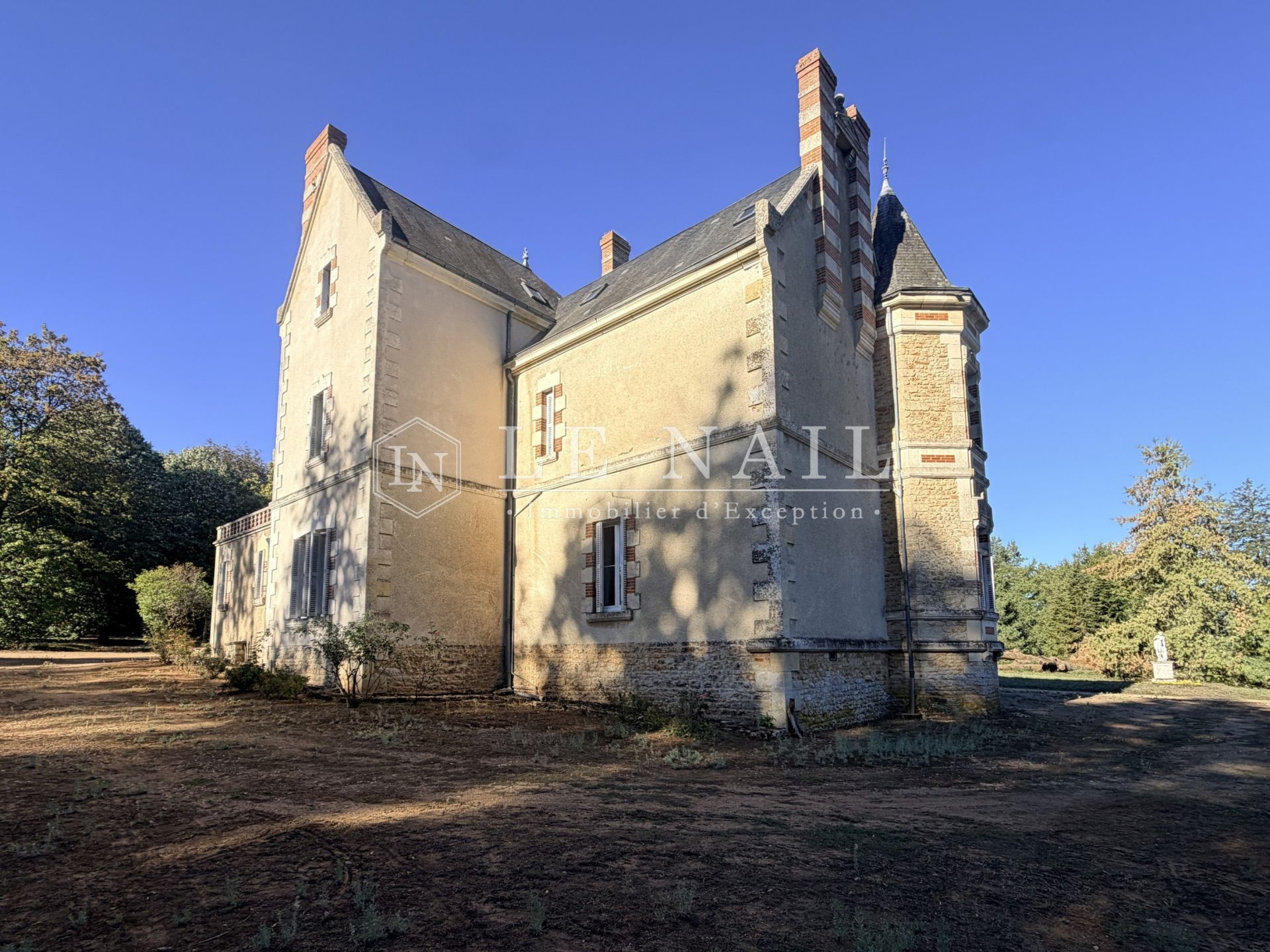 castle 13 rooms for sale on ST MAIXENT L ECOLE (79400)