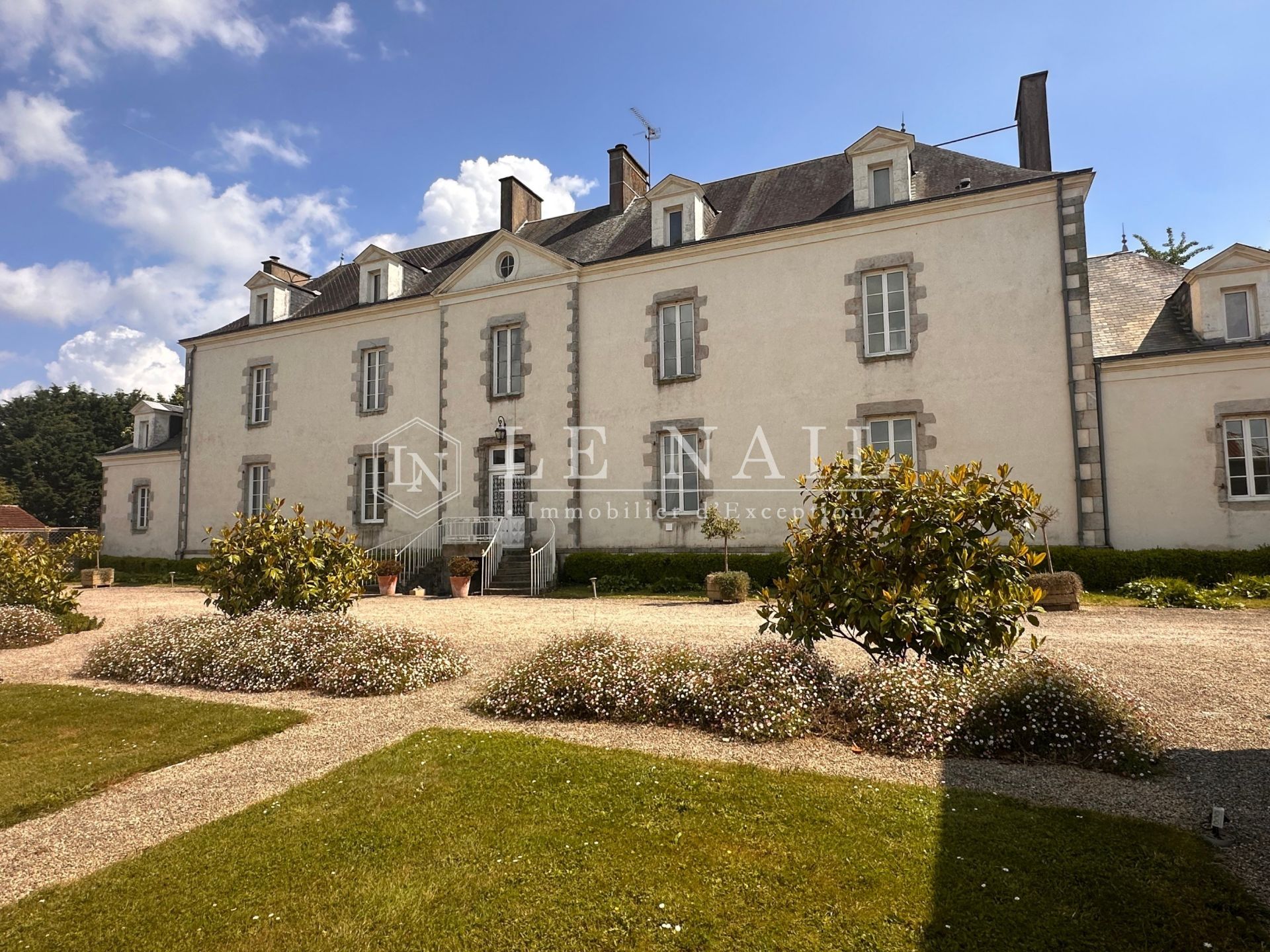 château 11 pièces en vente à LES LUCS SUR BOULOGNE (85170)