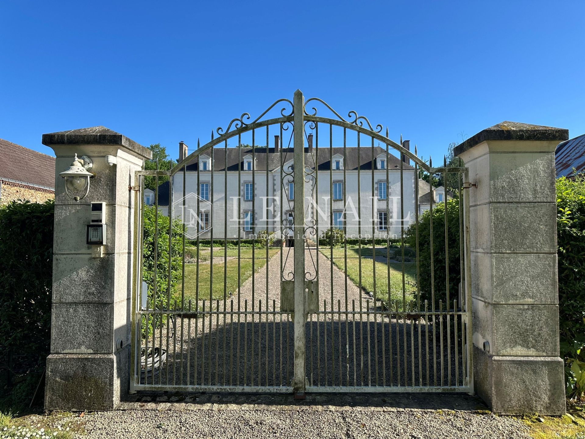 château 11 pièces en vente à LES LUCS SUR BOULOGNE (85170)