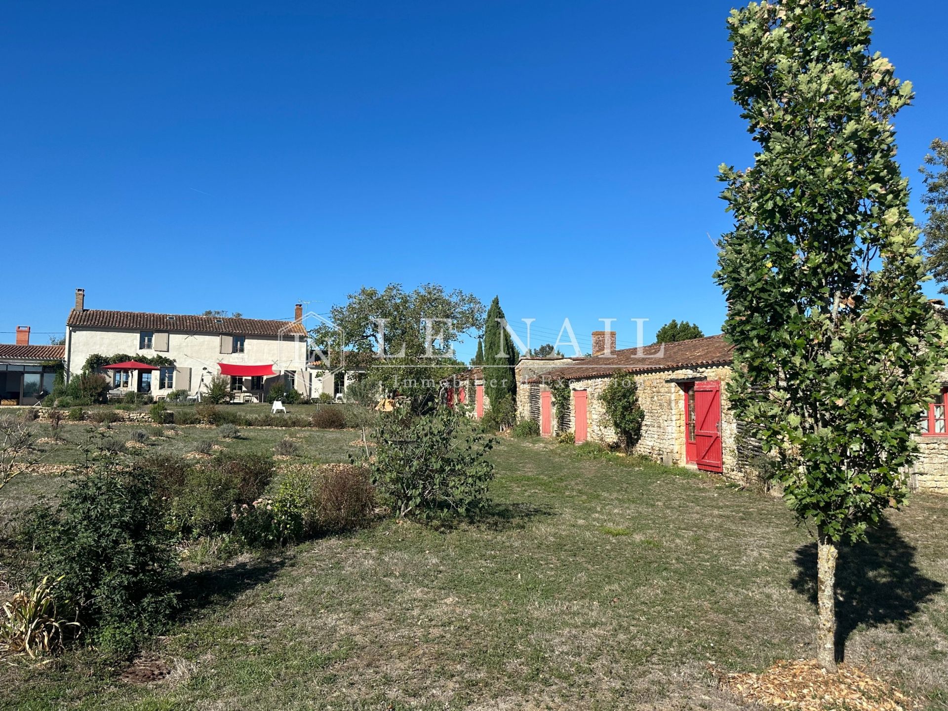propriété 10 pièces en vente à MOUTIERS LES MAUXFAITS (85540)