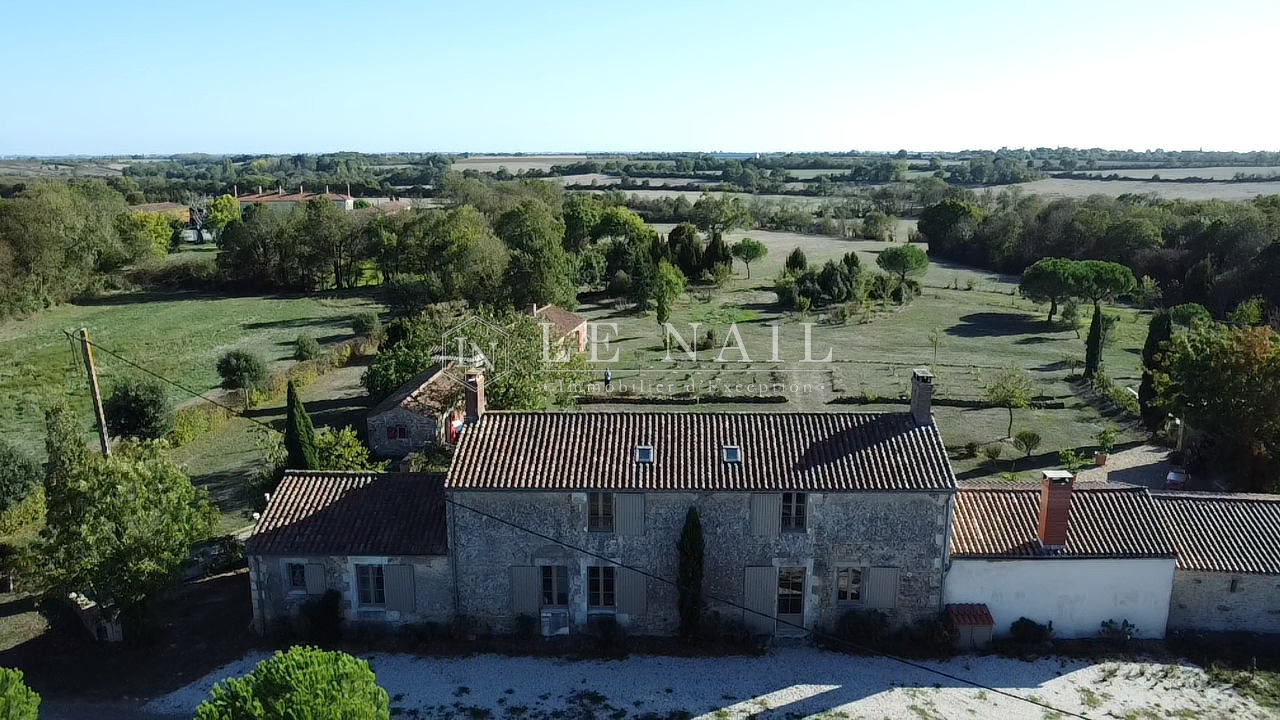 propriété 10 pièces en vente à MOUTIERS LES MAUXFAITS (85540)