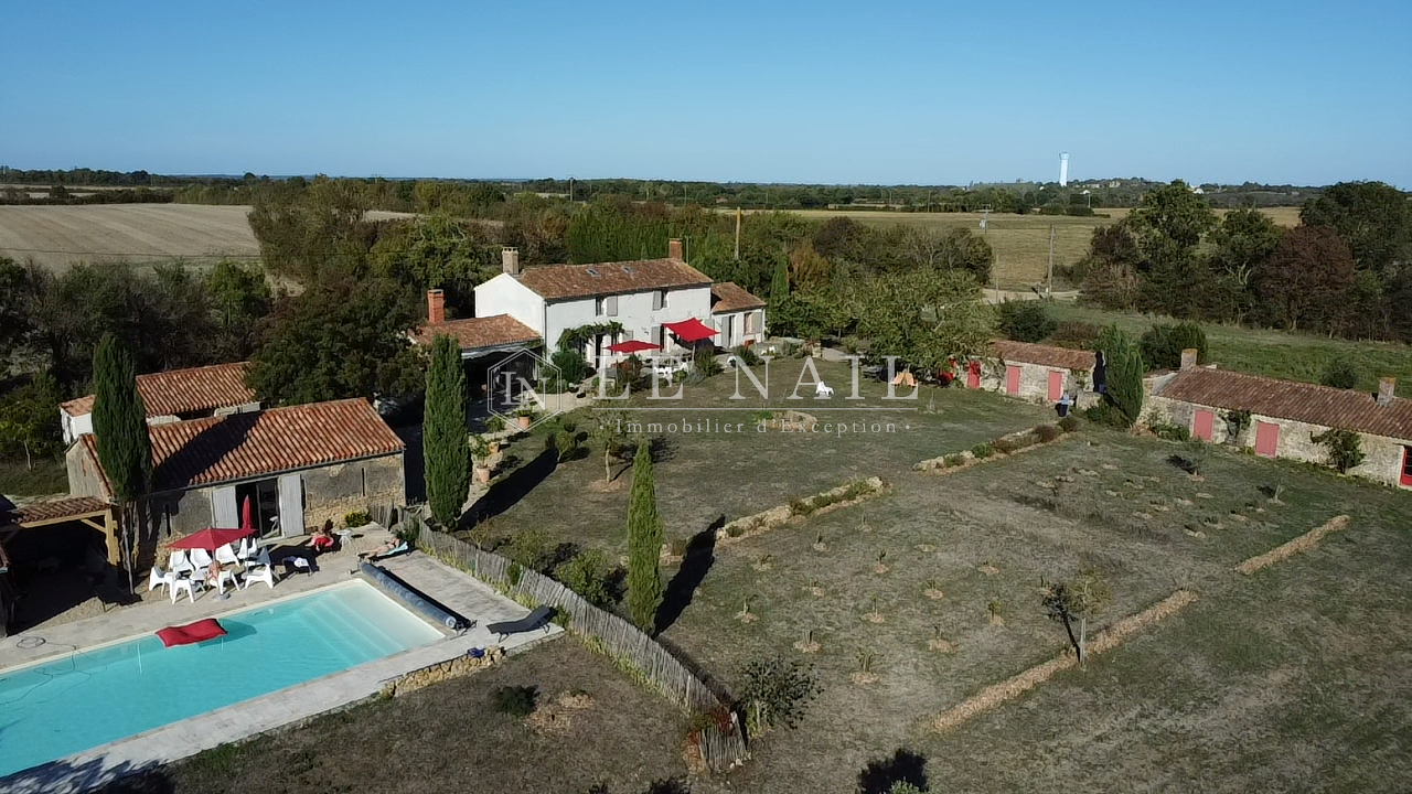 propriété 10 pièces en vente à MOUTIERS LES MAUXFAITS (85540)