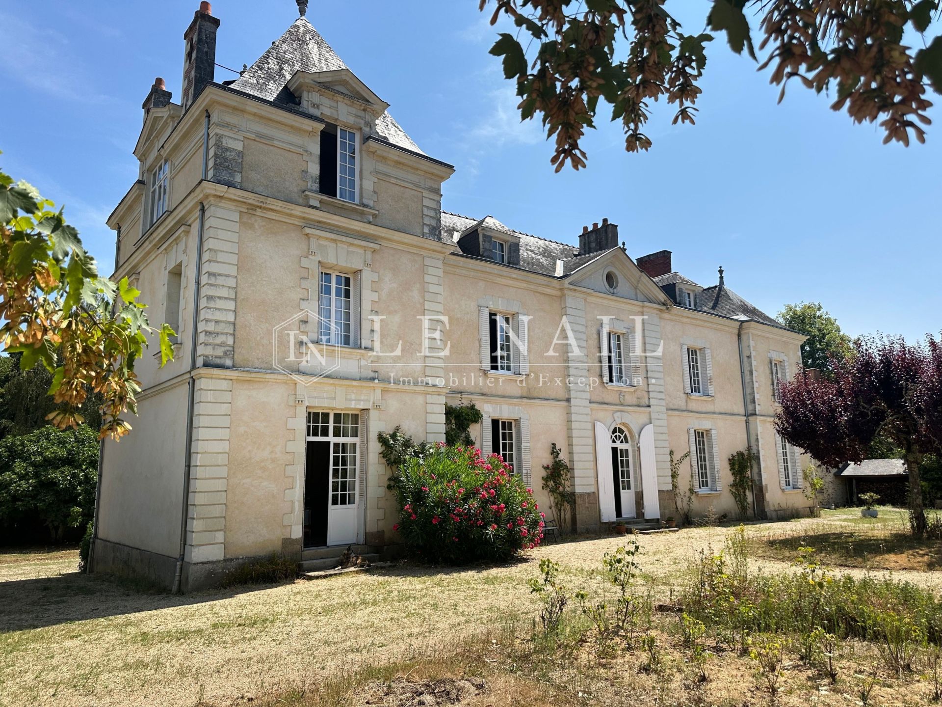 castle 14 rooms for sale on BASSE GOULAINE (44115)