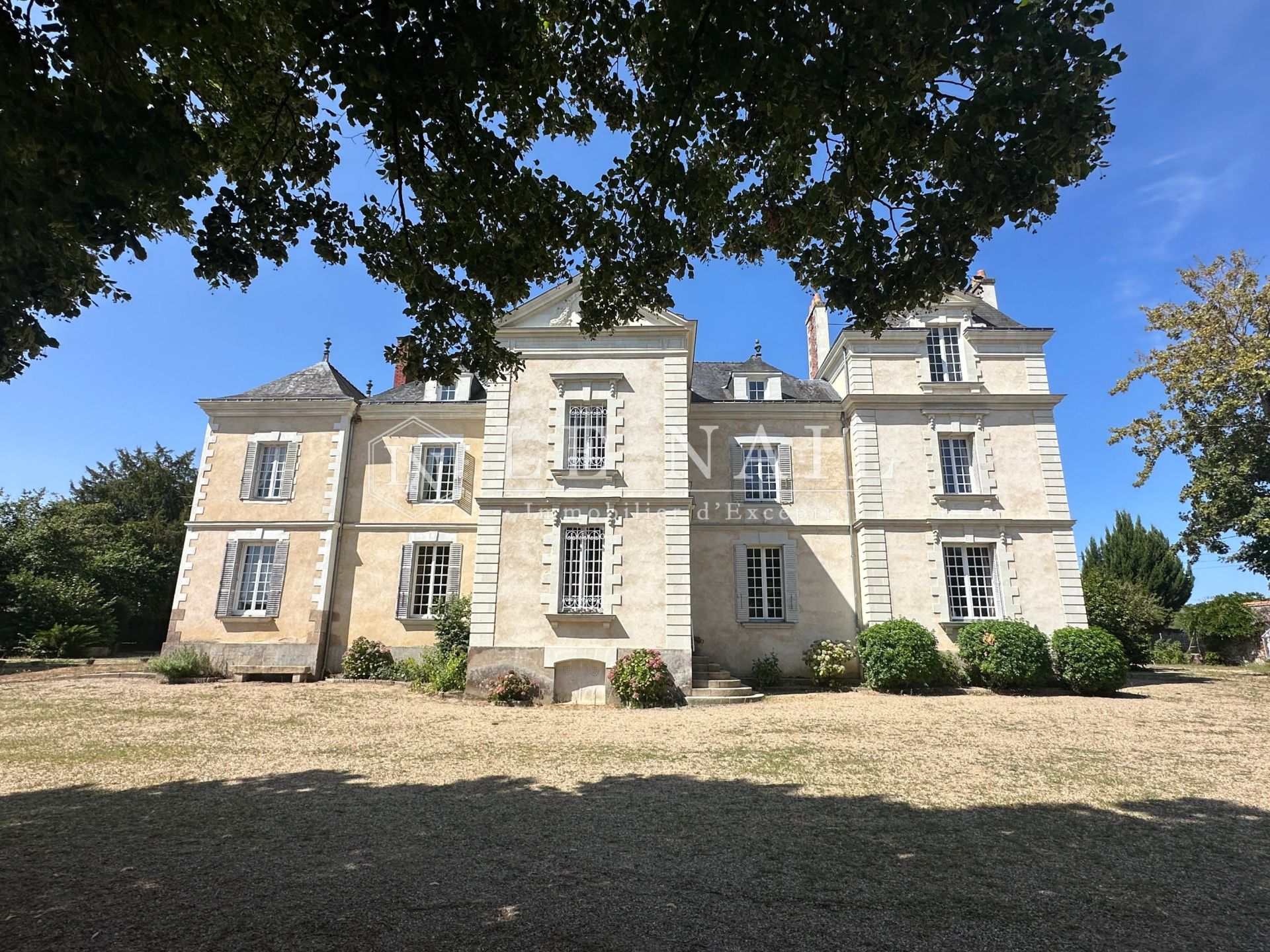 castle 14 rooms for sale on BASSE GOULAINE (44115)