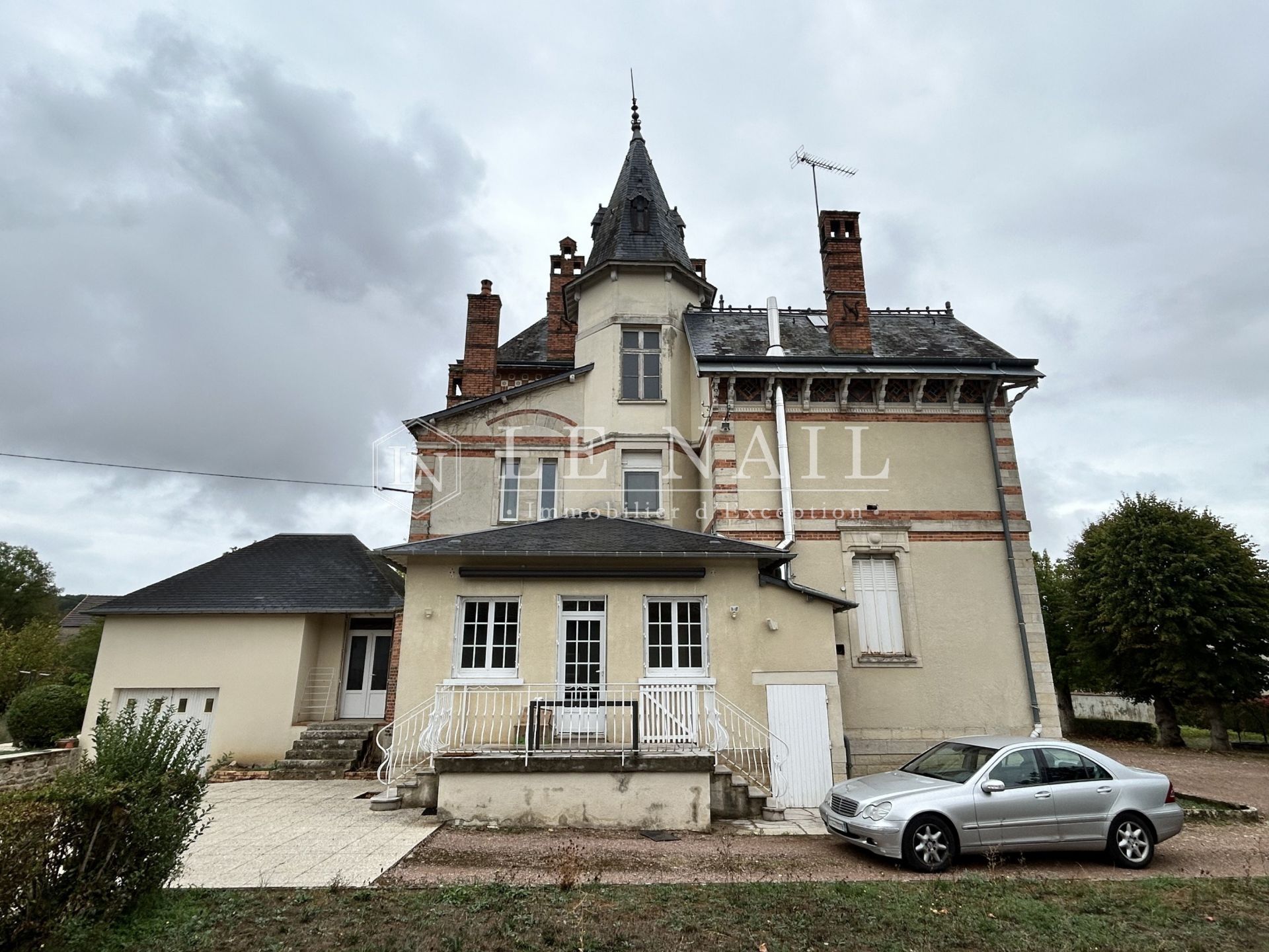 maison de maître 10 pièces en vente à CLAMECY (58500)