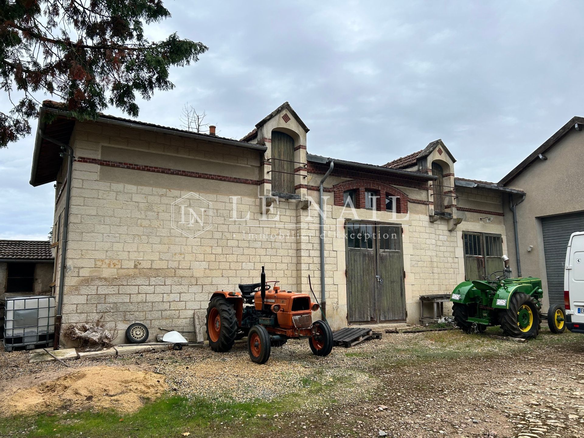 maison de maître 10 pièces en vente à CLAMECY (58500)