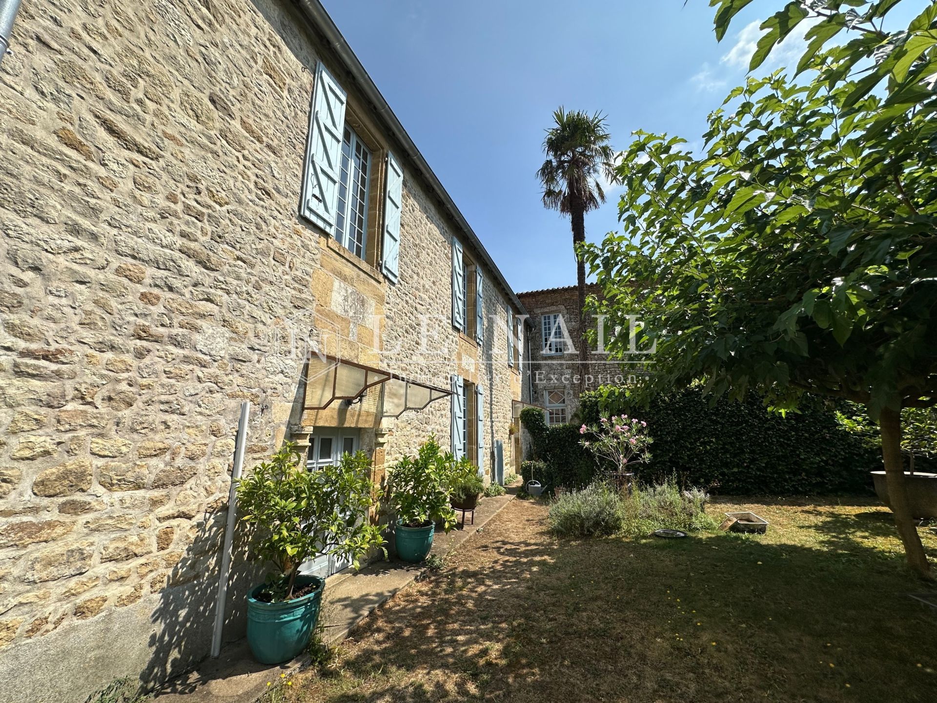 castle 6 rooms for sale on STE HERMINE (85210)
