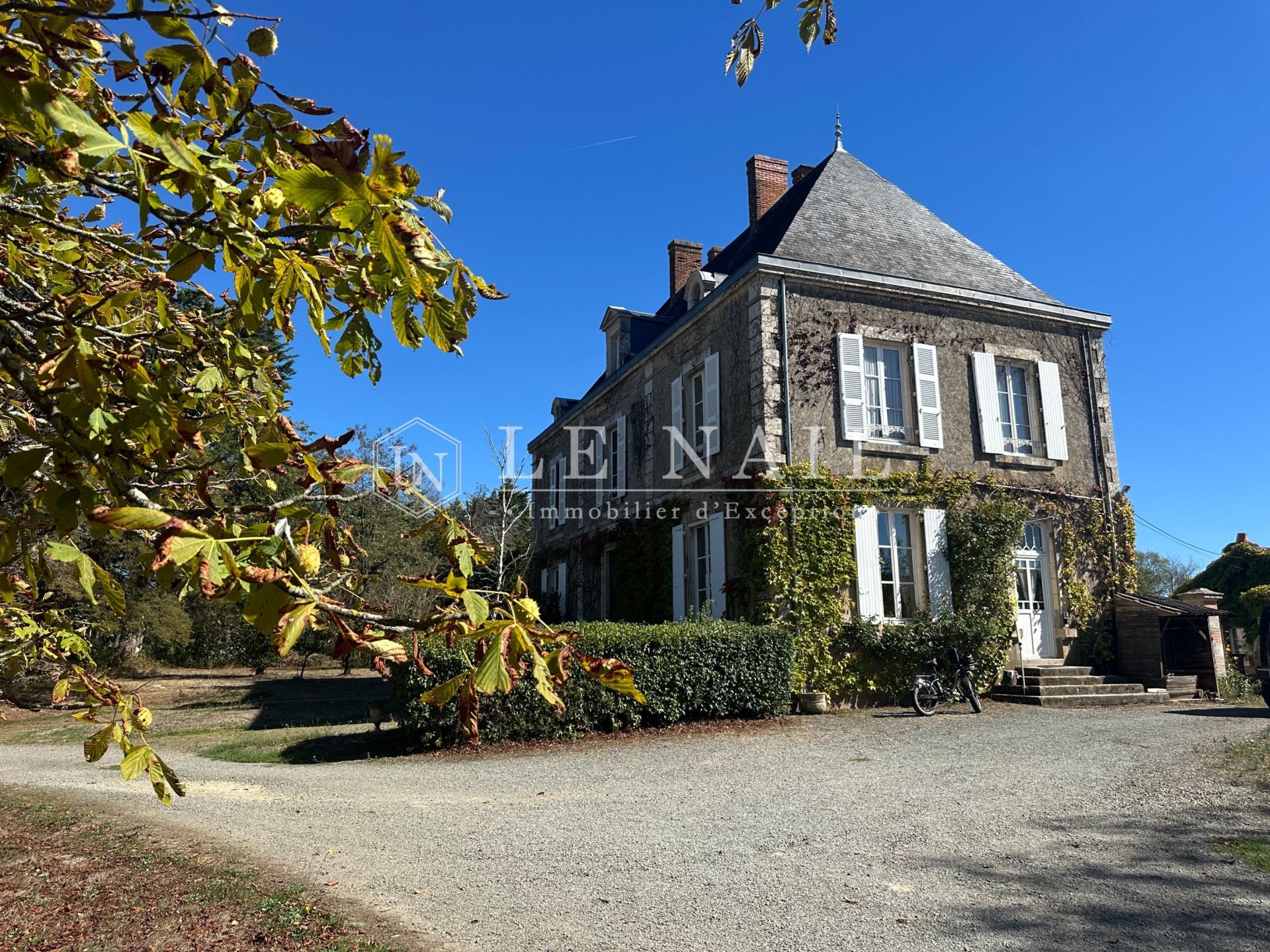 maison de maître 10 pièces en vente à MOUTIERS SUR LE LAY (85320)