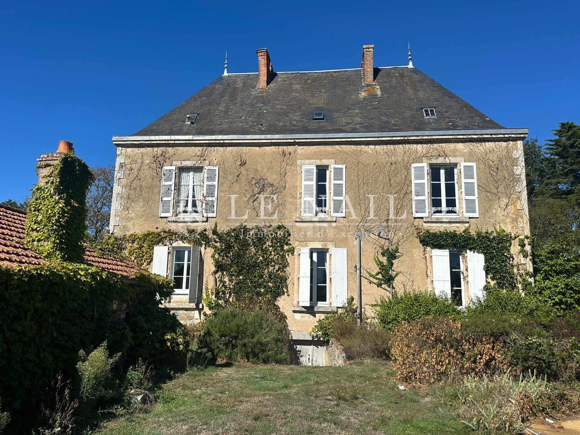 maison de maître 10 pièces en vente à MOUTIERS SUR LE LAY (85320)