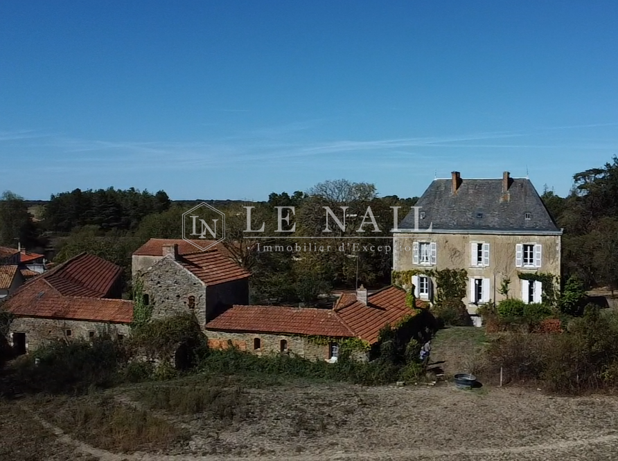 maison de maître 10 pièces en vente à MOUTIERS SUR LE LAY (85320)