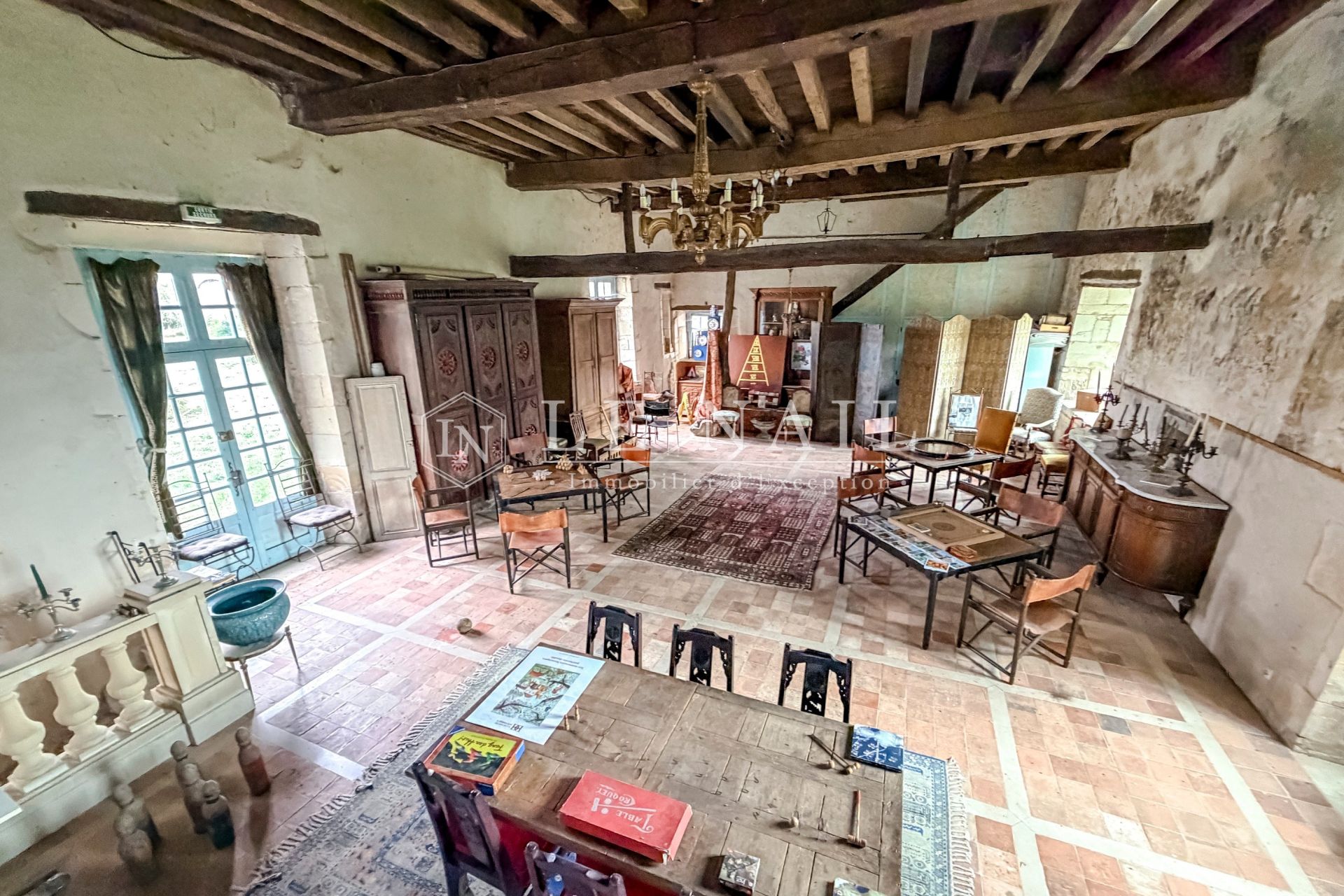château 25 pièces en vente à CIVRAY (86400)